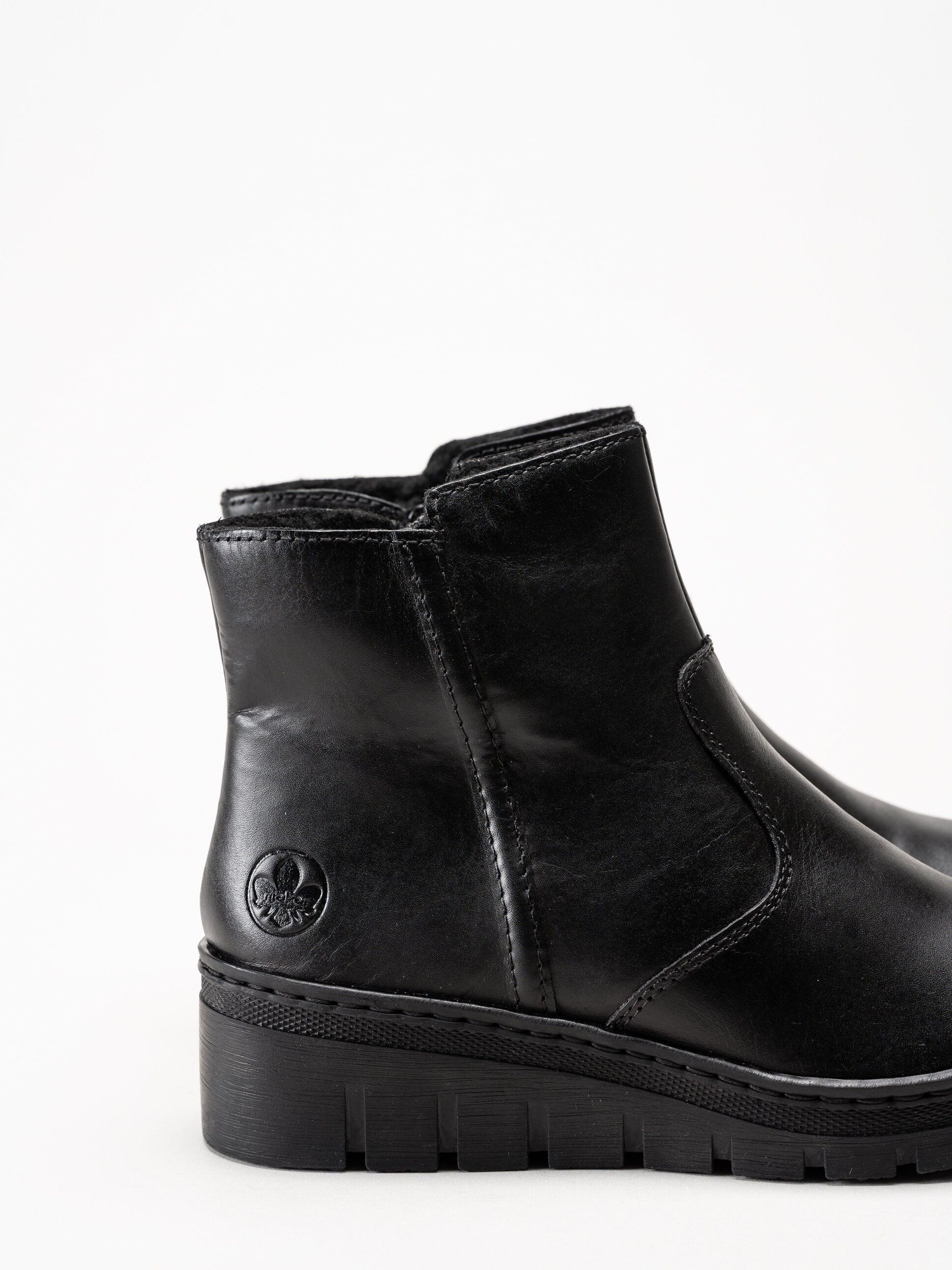 Rieker - Svarta fodrade kilklackade boots