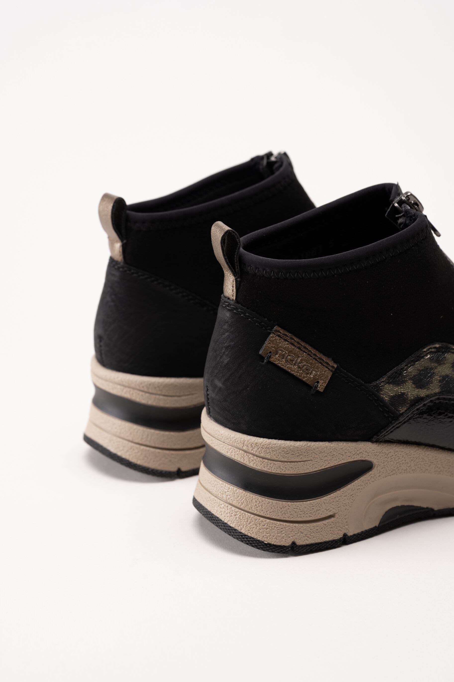 Rieker - Svarta sneakerboots med kilklack