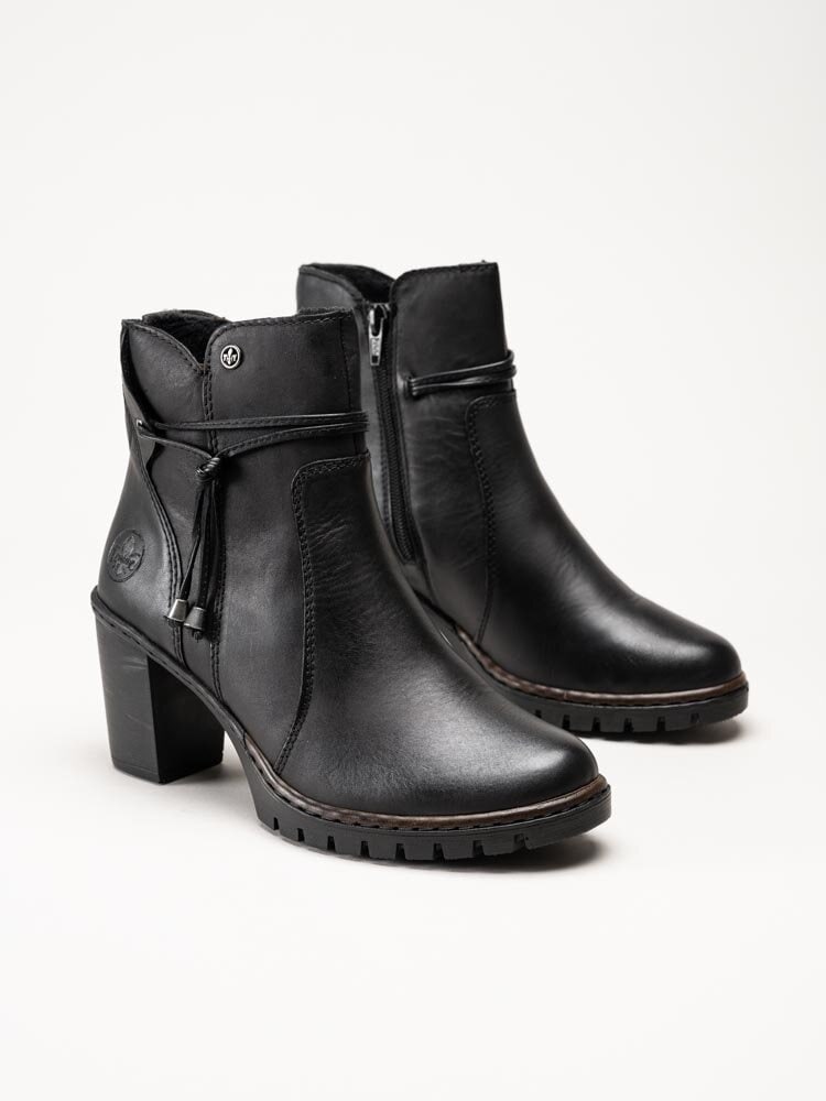 Rieker - Svarta skinnboots med klack
