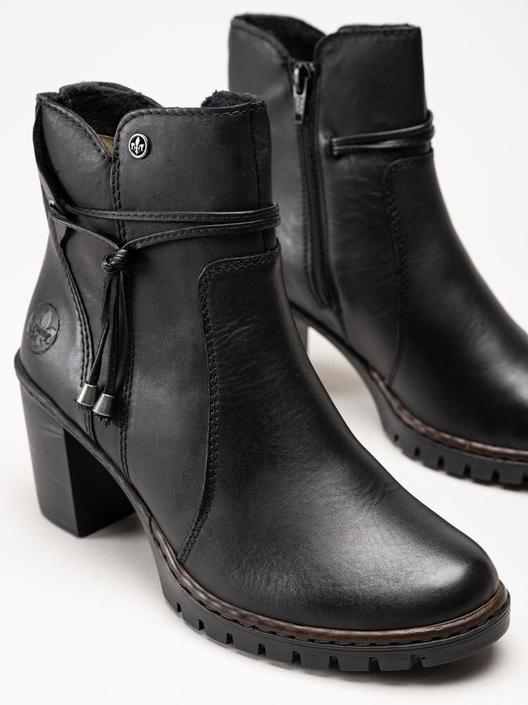 Rieker - Svarta skinnboots med klack