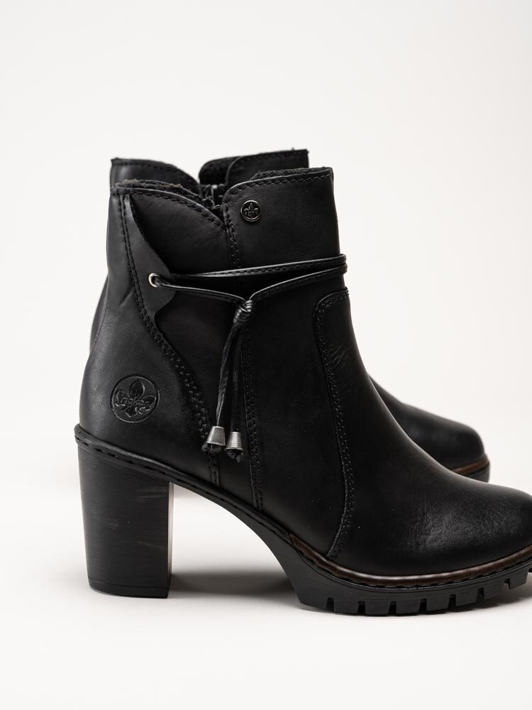 Rieker - Svarta skinnboots med klack