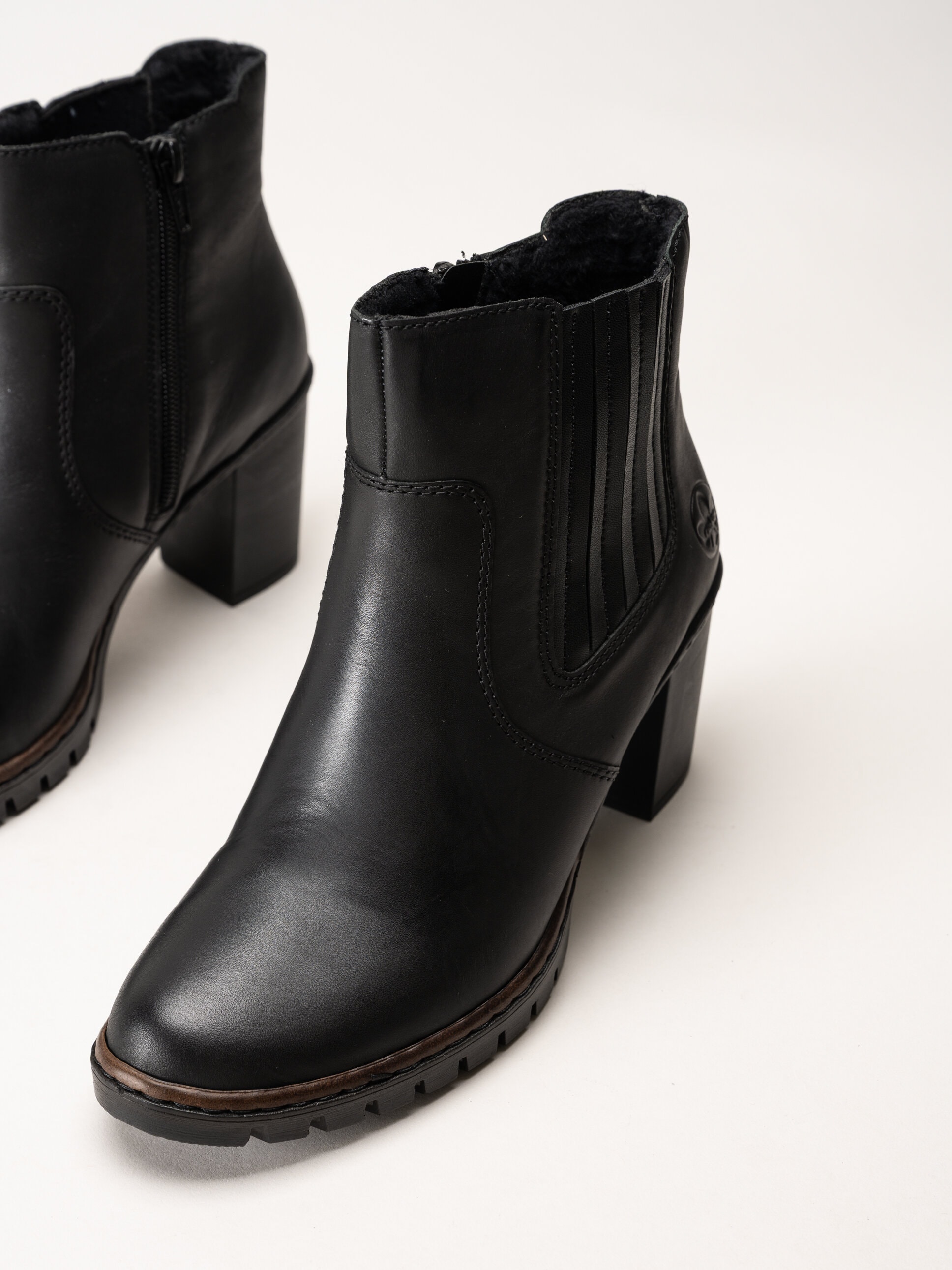 Rieker - Svarta boots i skinn