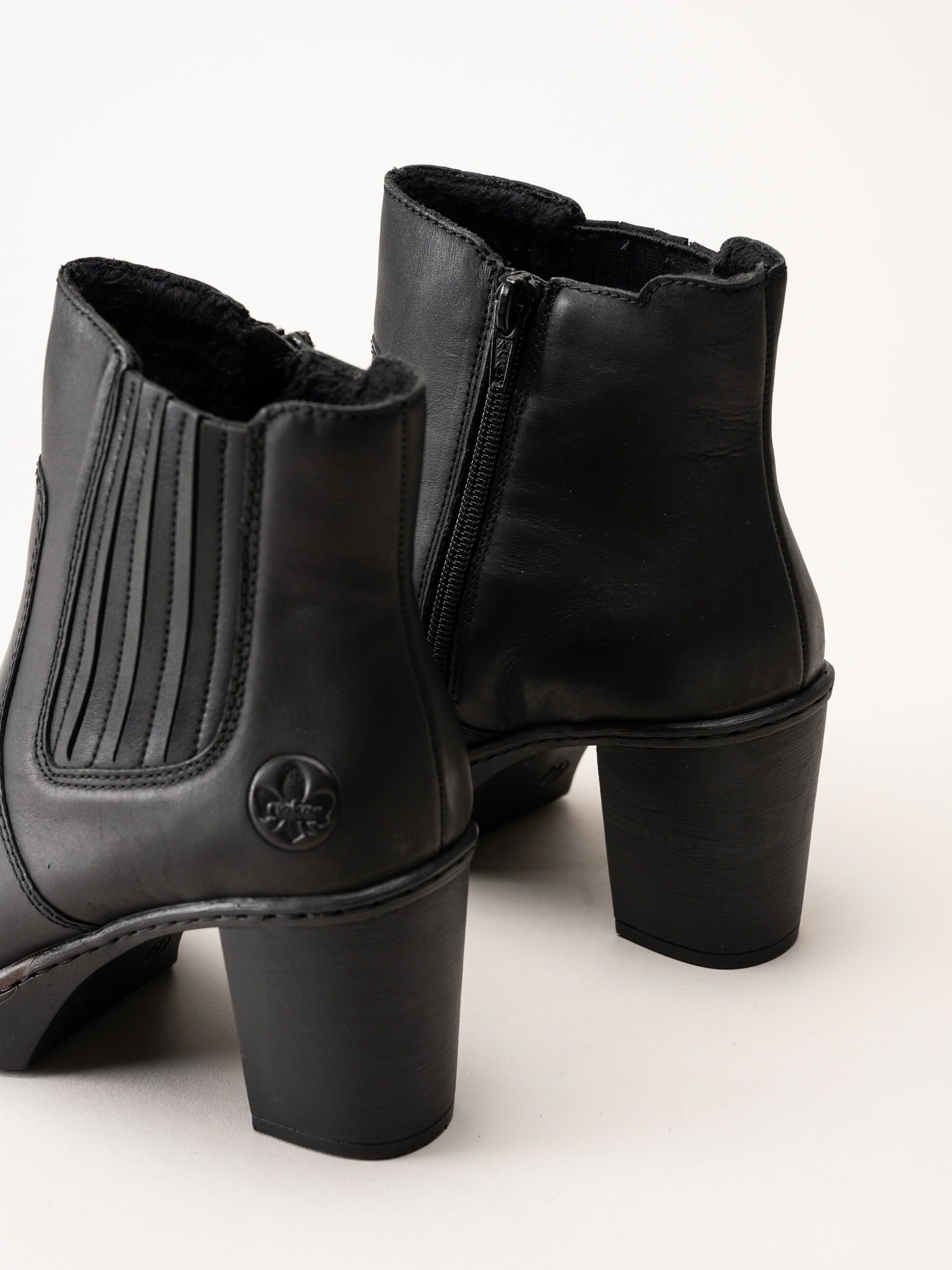 Rieker - Svarta boots i skinn