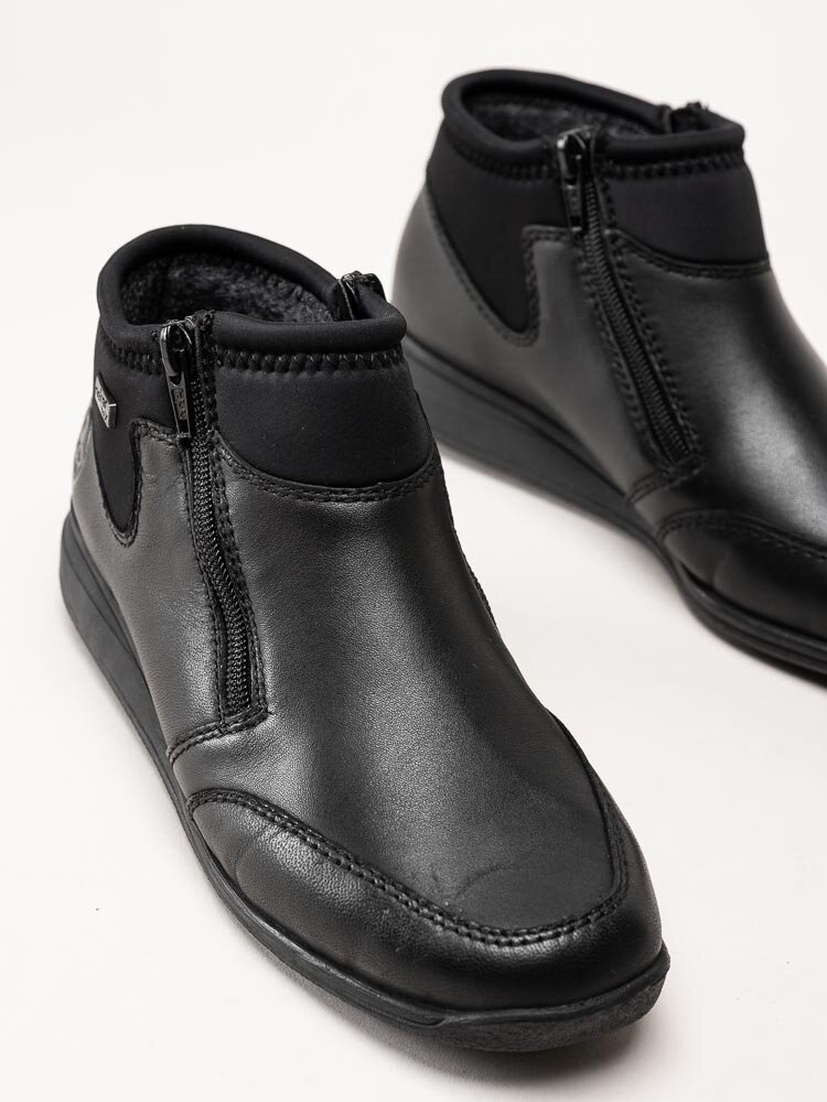 Rieker - Svarta boots i skinn och textil