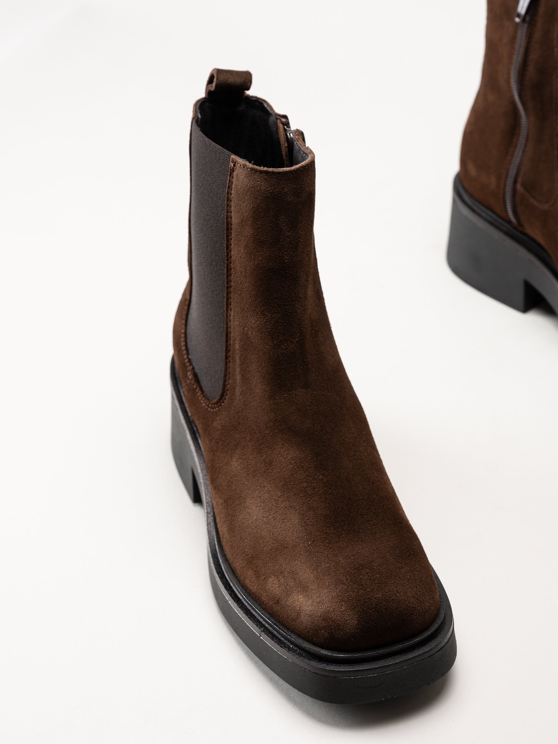 Shoedesign Copenhagen - Saddle - Mörkbruna chelsea boots i mocka