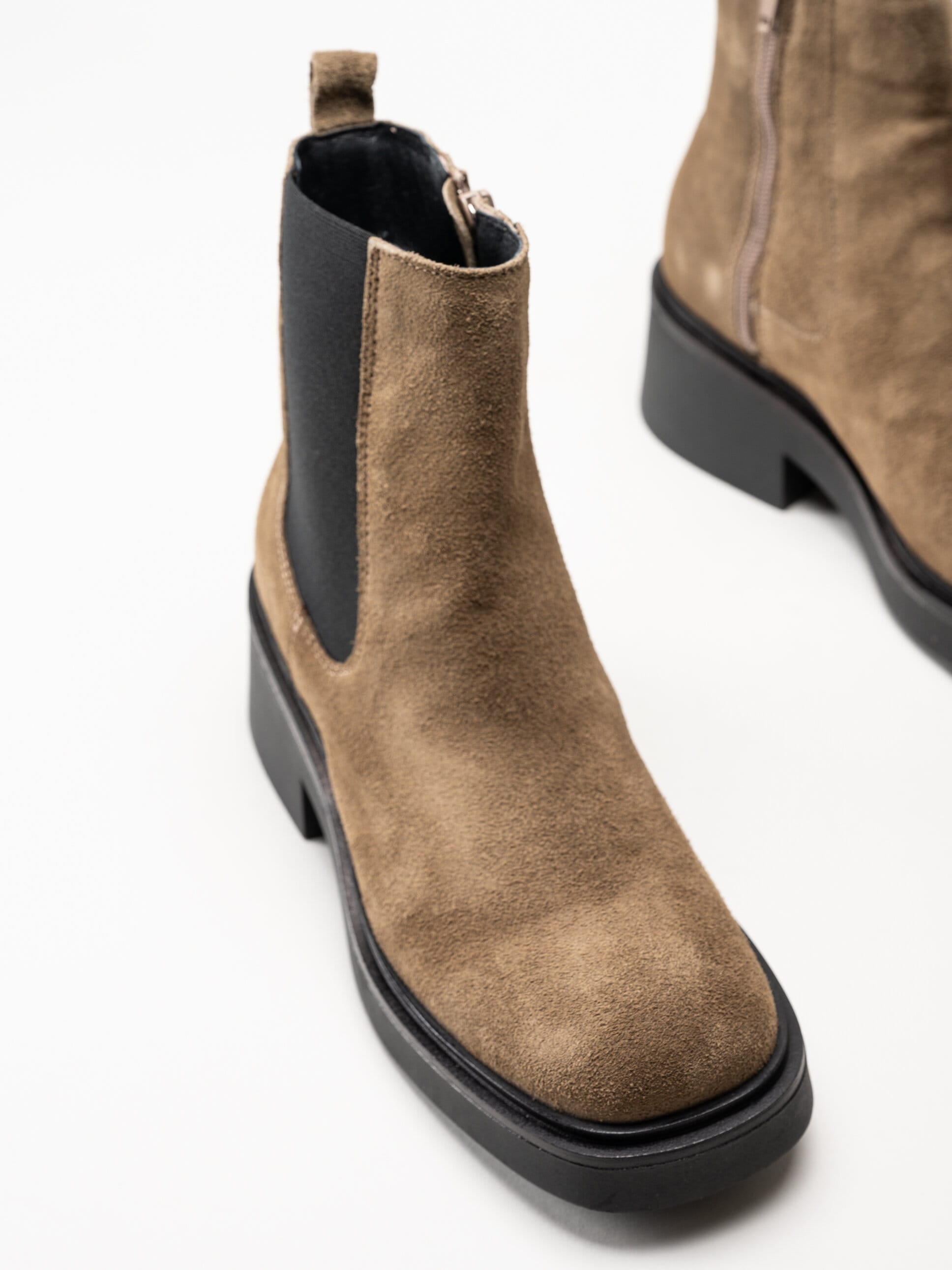 Shoedesign Copenhagen - Saddle - Bruna chelsea boots i mocka