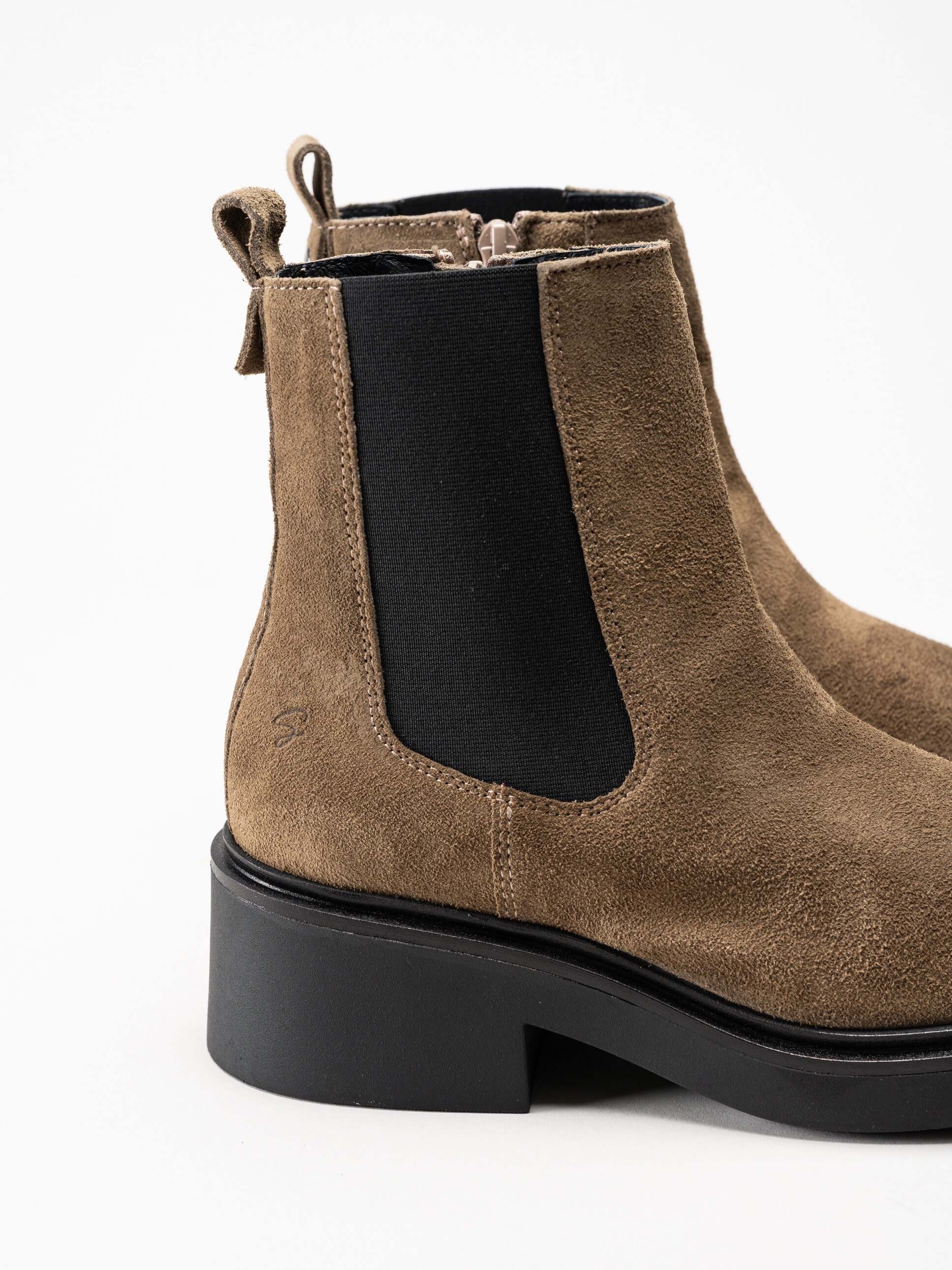 Shoedesign Copenhagen - Saddle - Bruna chelsea boots i mocka