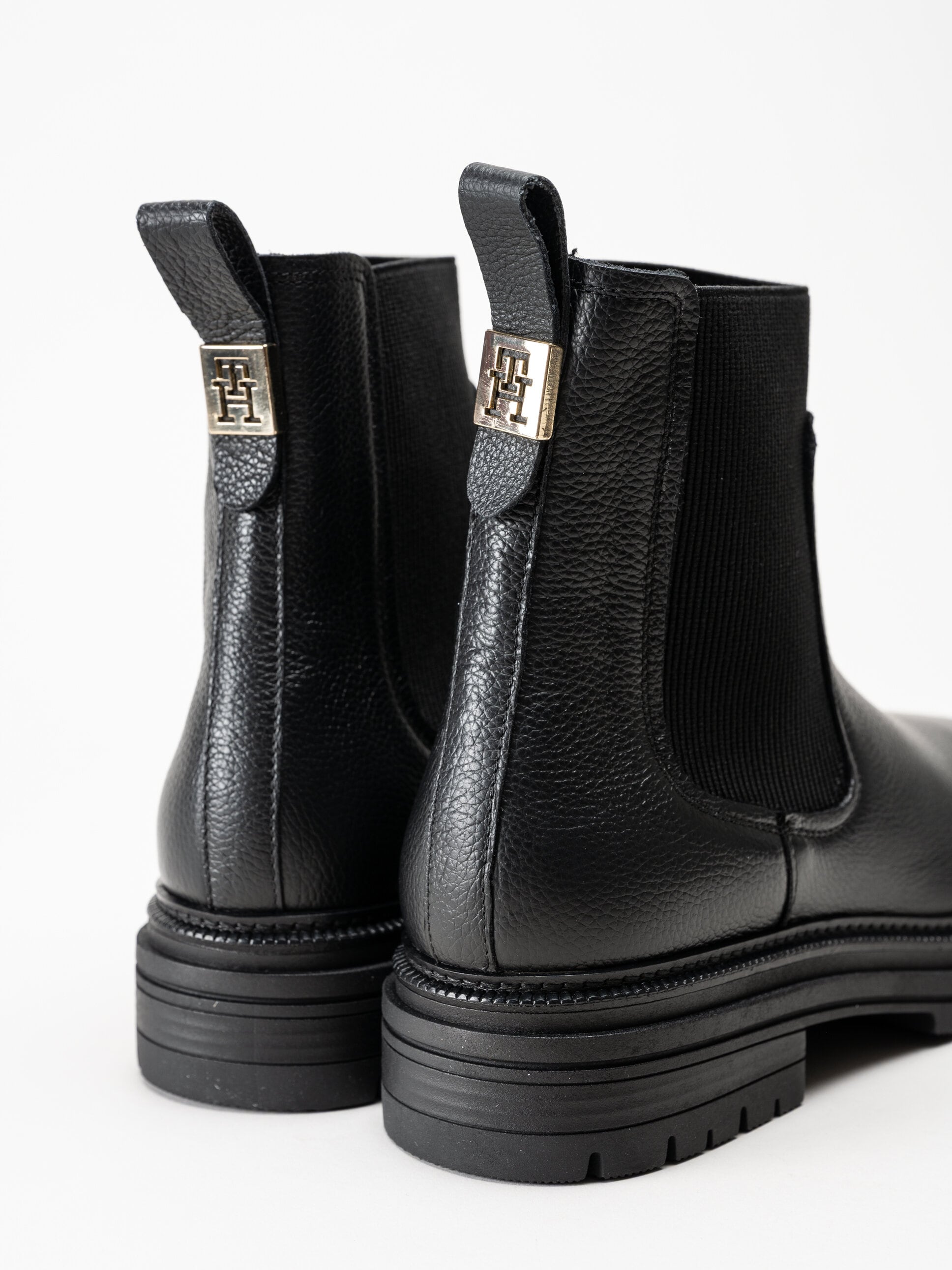 Tommy Hilfiger - TH PLAQUE PEBBLE CHELSEA WARM - Svarta chelsea boots i skinn
