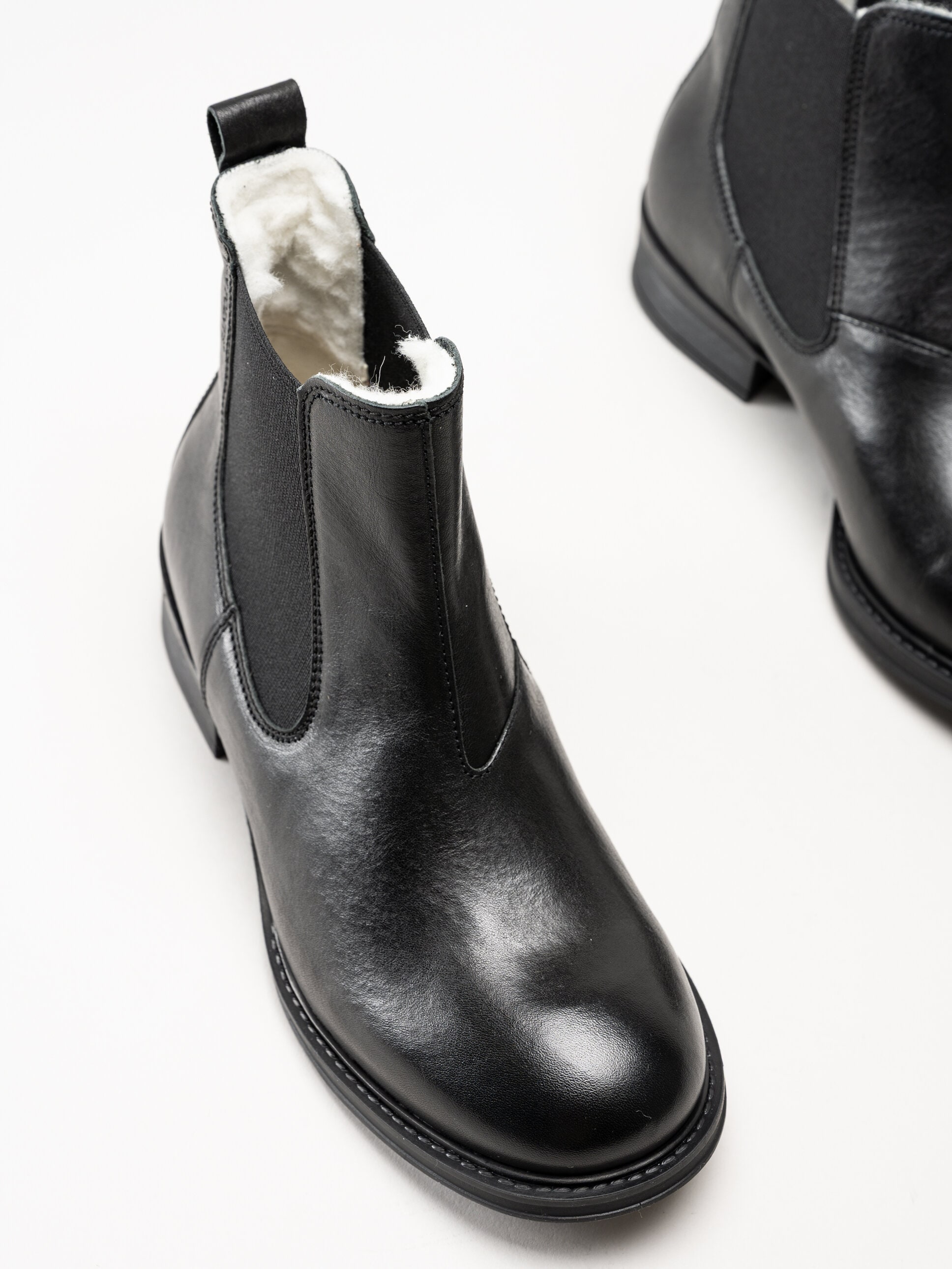 Ten Points - Pandora - Svarta chelsea boots i skinn