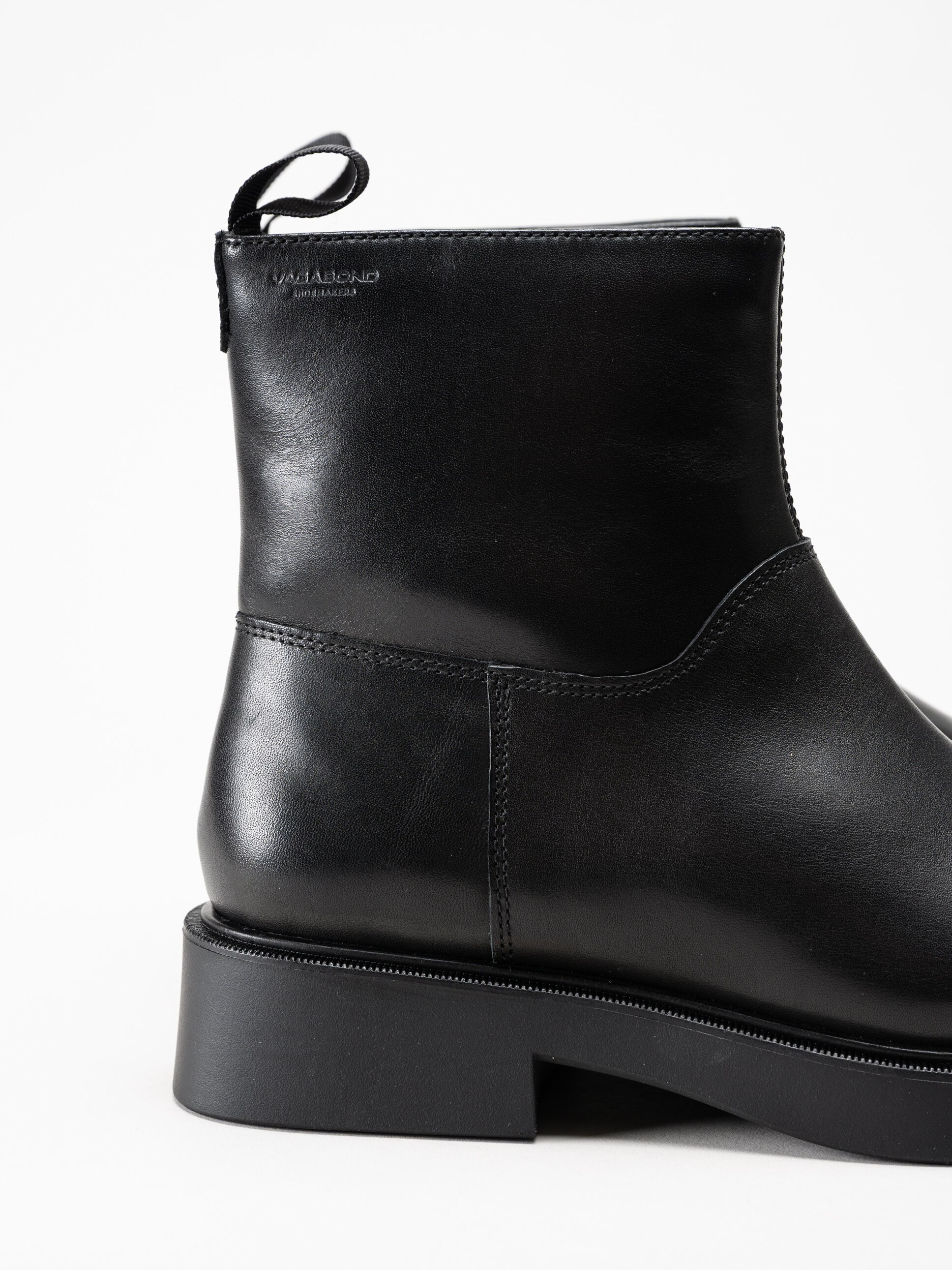 Vagabond - Jillian - Svarta fodrade boots i skinn