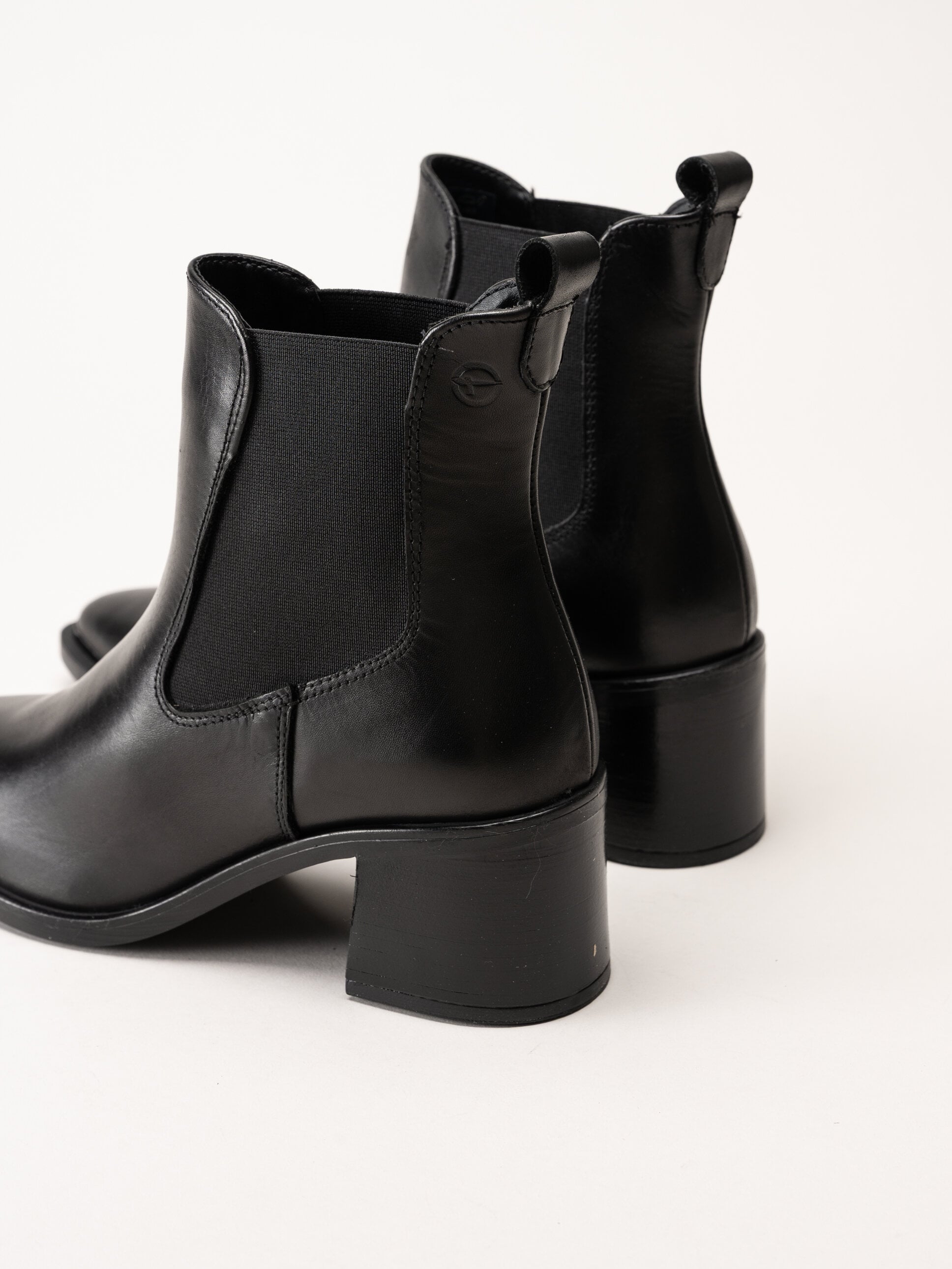 Tamaris - Svarta chelsea boots i skinn