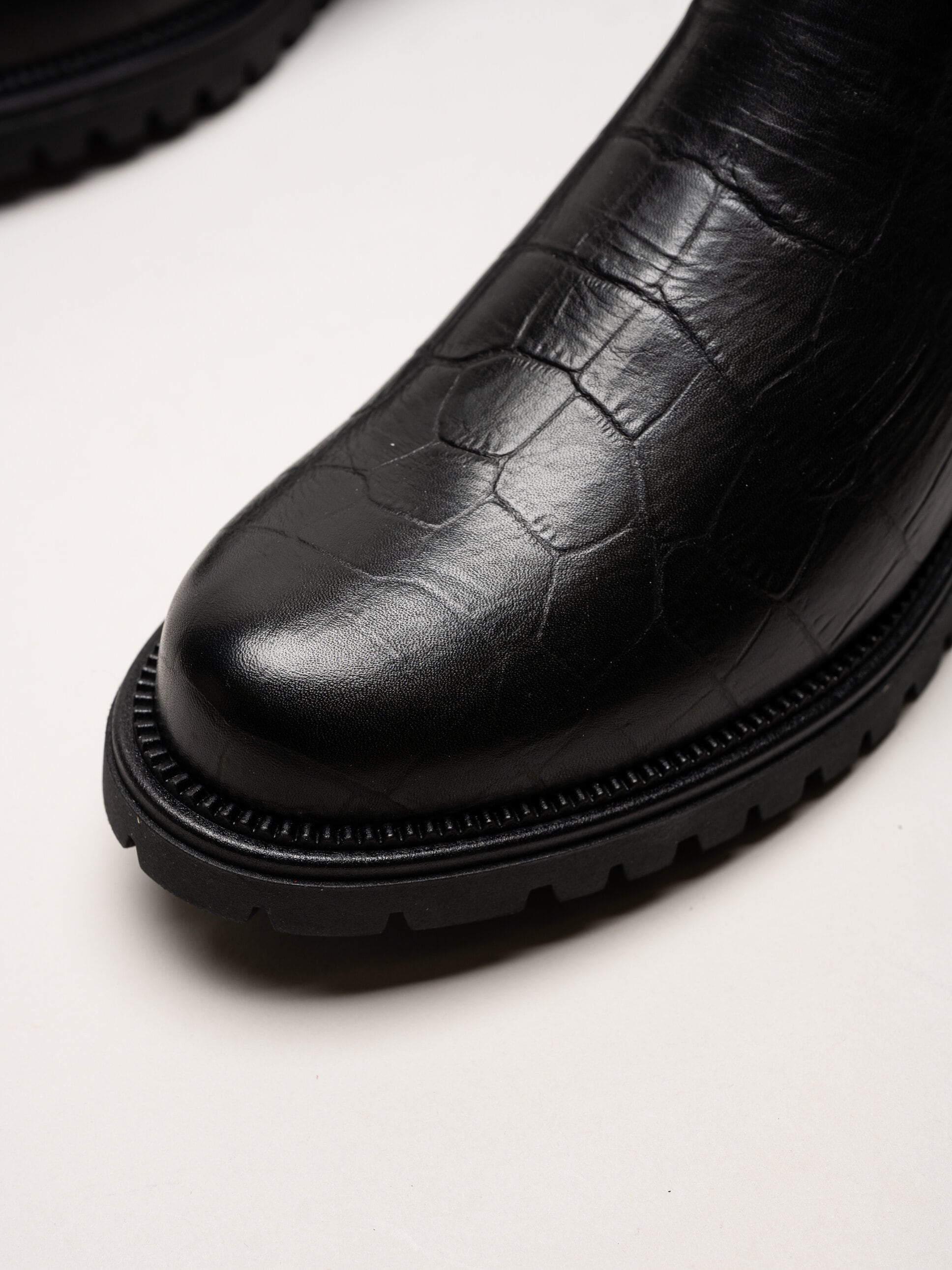 Tamaris - Svarta chelsea boots i skinn