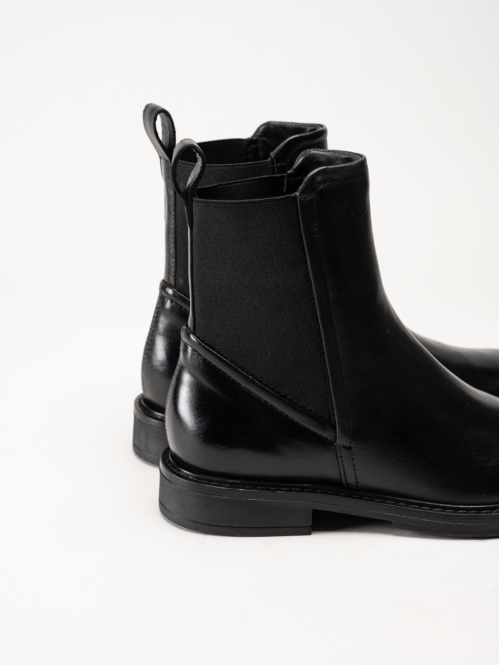Mjus - Fabia - Svarta chelsea boots i skinn