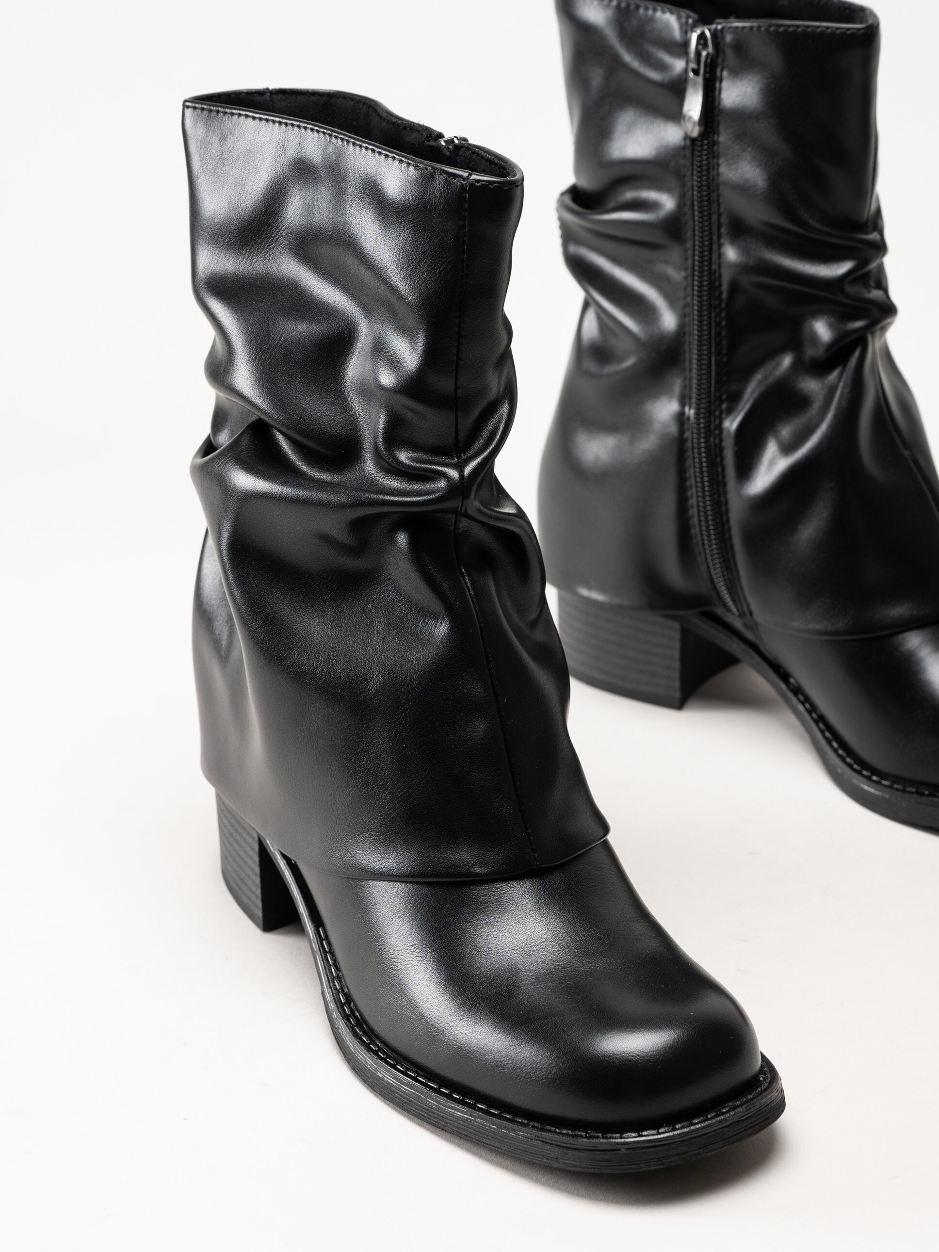 Marco Tozzi - Svarta boots med nedvikt skaft