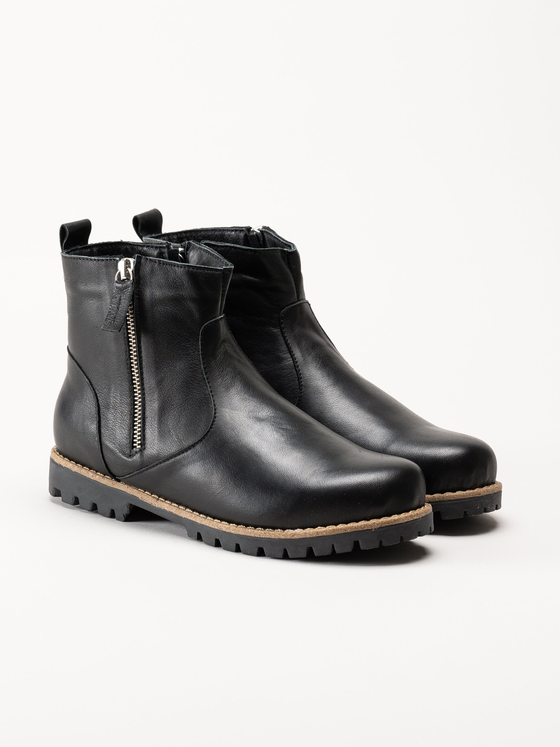 Charlotte of Sweden - Svarta boots i skinn
