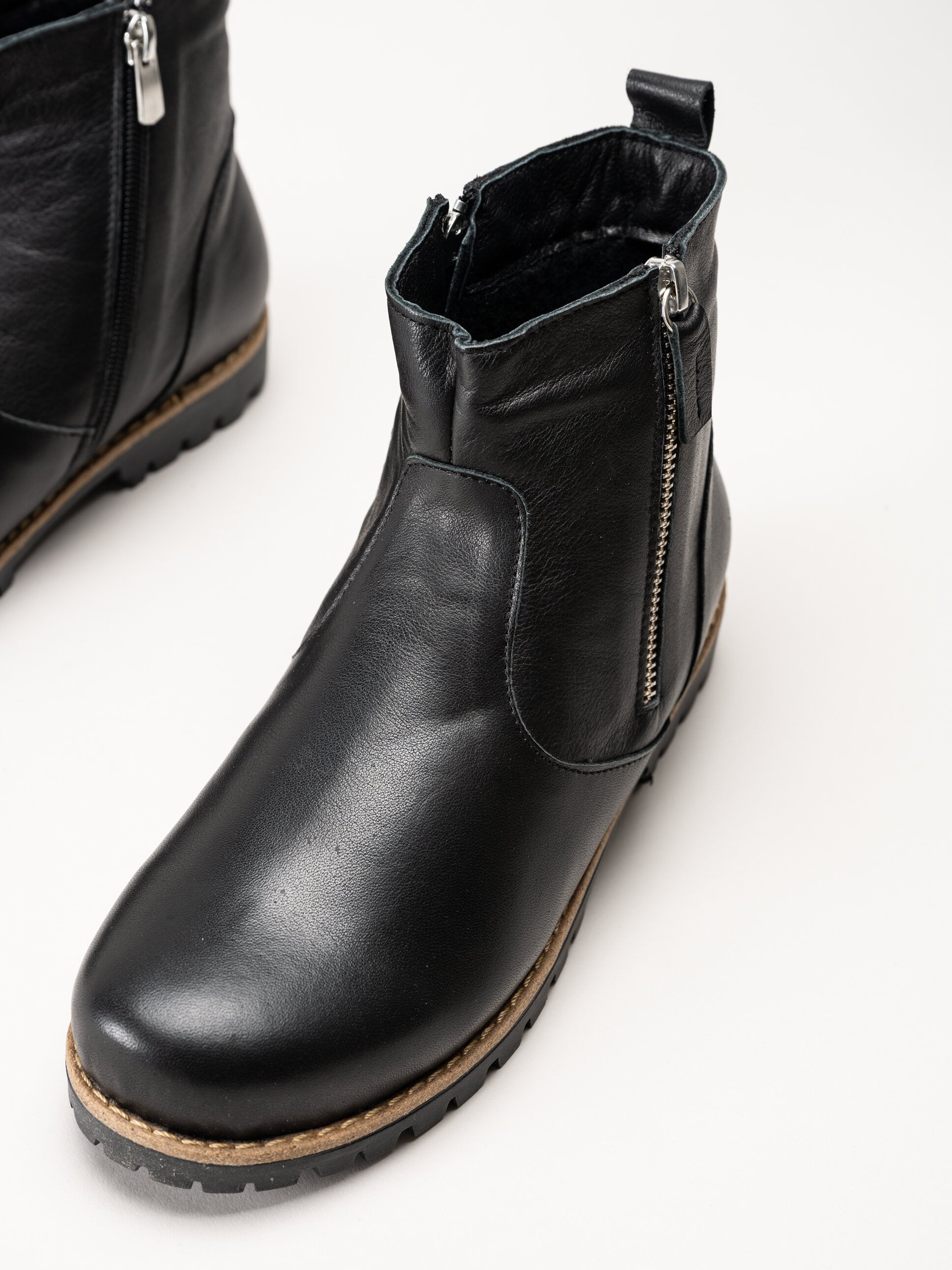 Charlotte of Sweden - Svarta boots i skinn