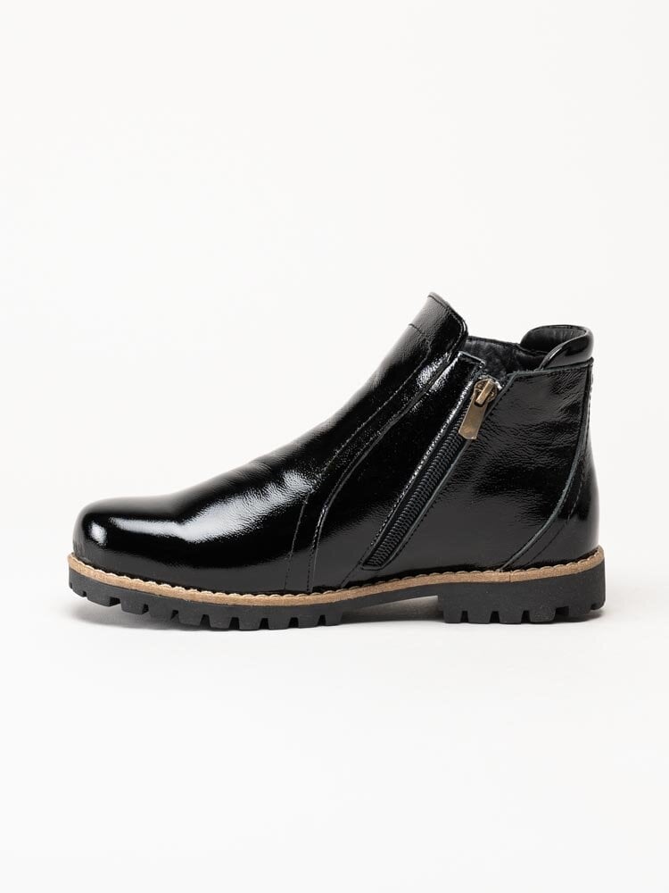 Charlotte of Sweden - Svarta boots i lackskinn