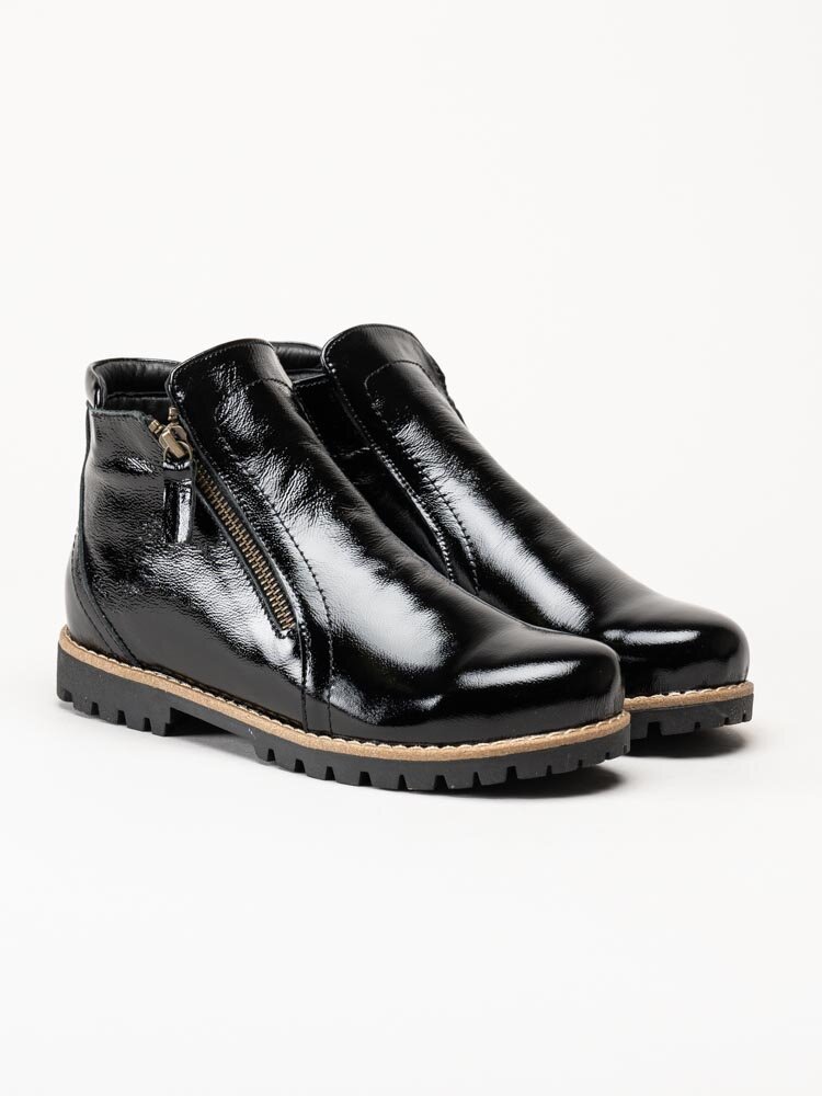 Charlotte of Sweden - Svarta boots i lackskinn