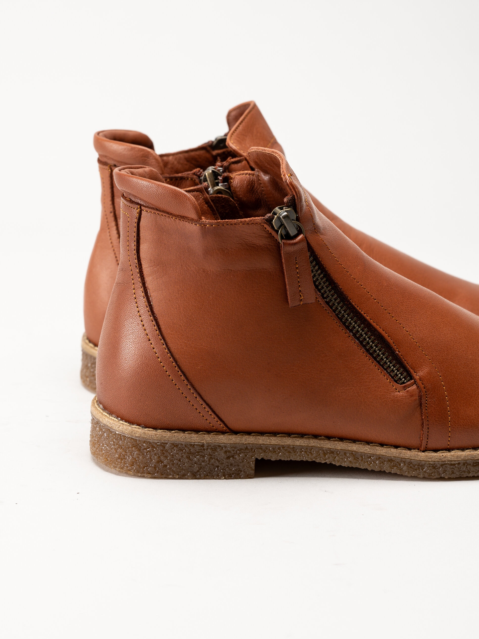 Charlotte of Sweden - Bruna boots i skinn