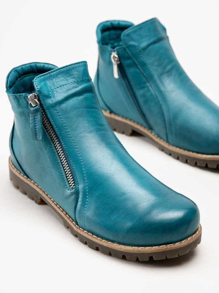 Charlotte of Sweden - Turkosa boots i skinn