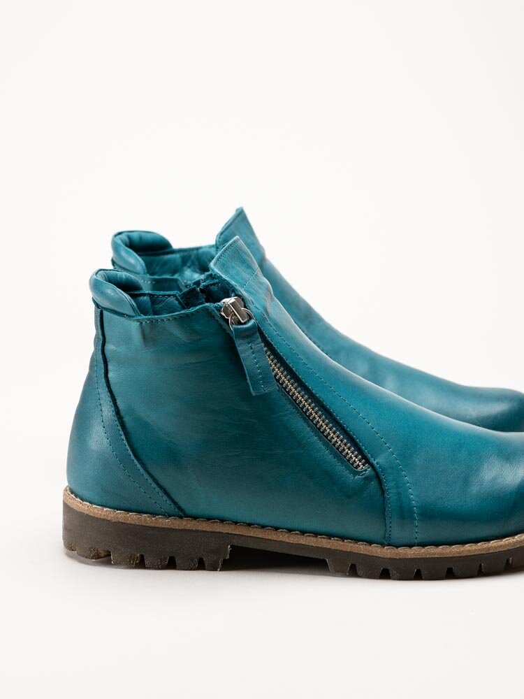 Charlotte of Sweden - Turkosa boots i skinn