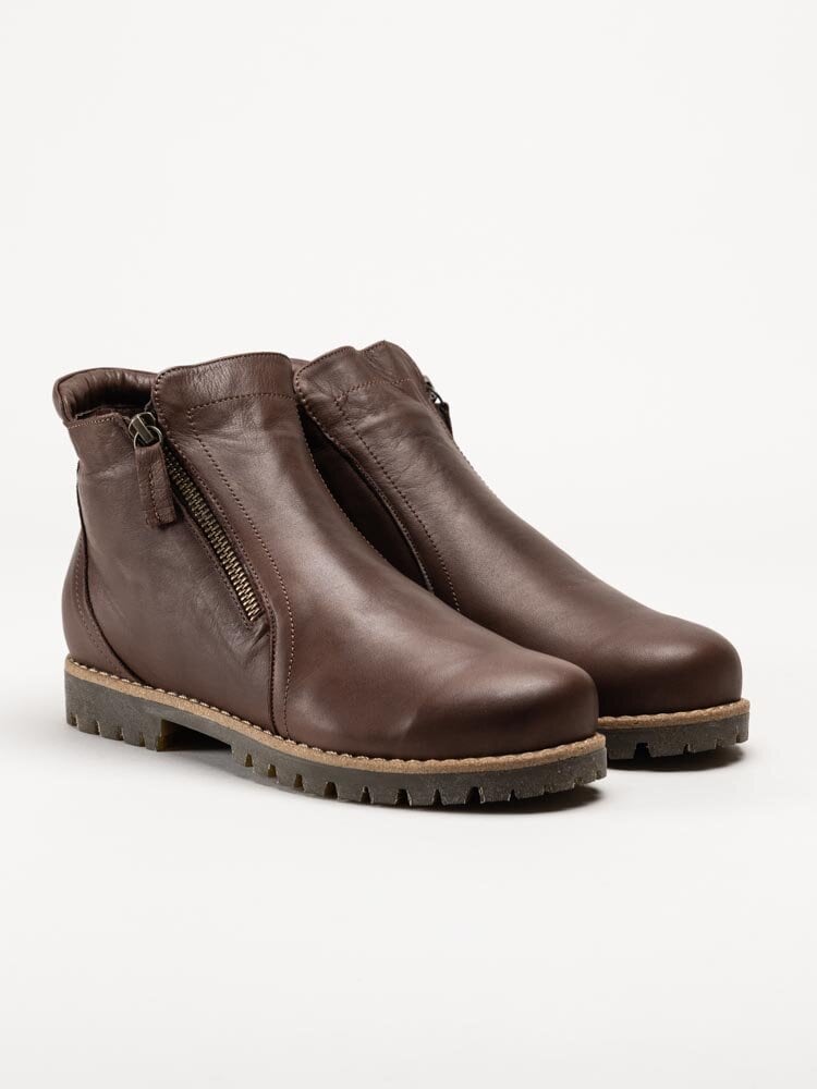 Charlotte of Sweden - Mörkbruna boots skinn
