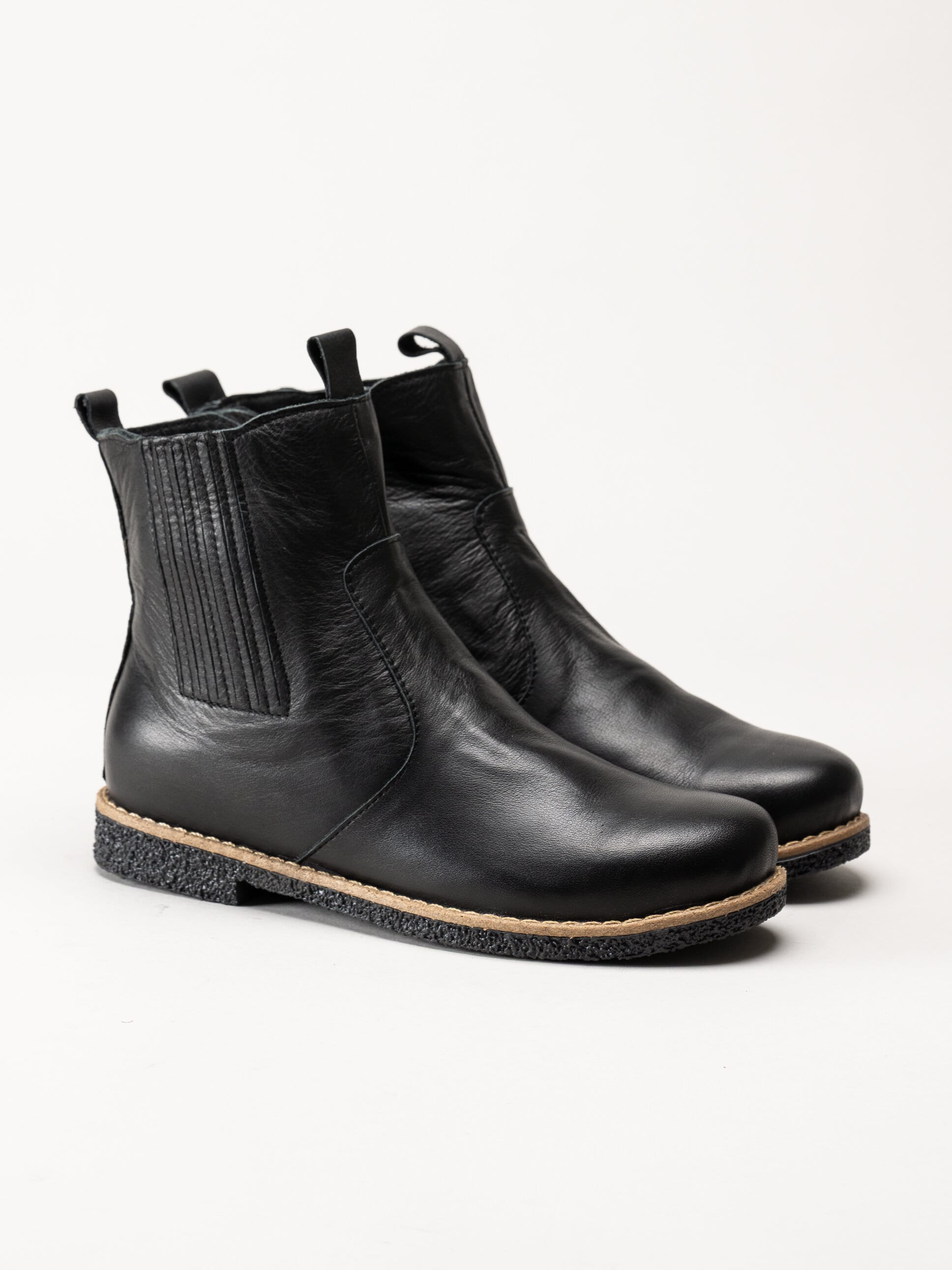 Charlotte of Sweden - Svarta boots i skinn