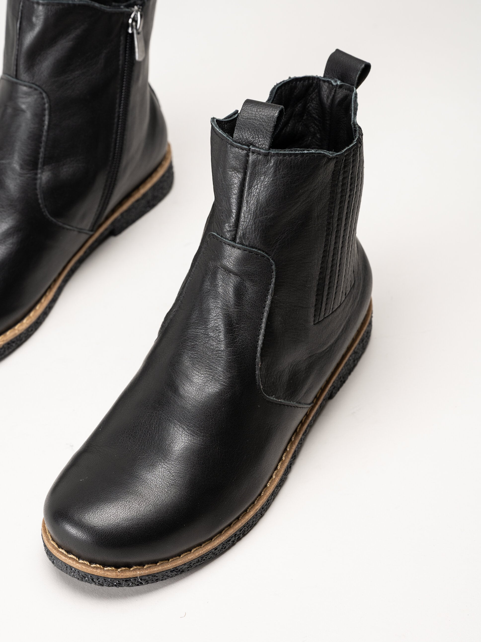Charlotte of Sweden - Svarta boots i skinn