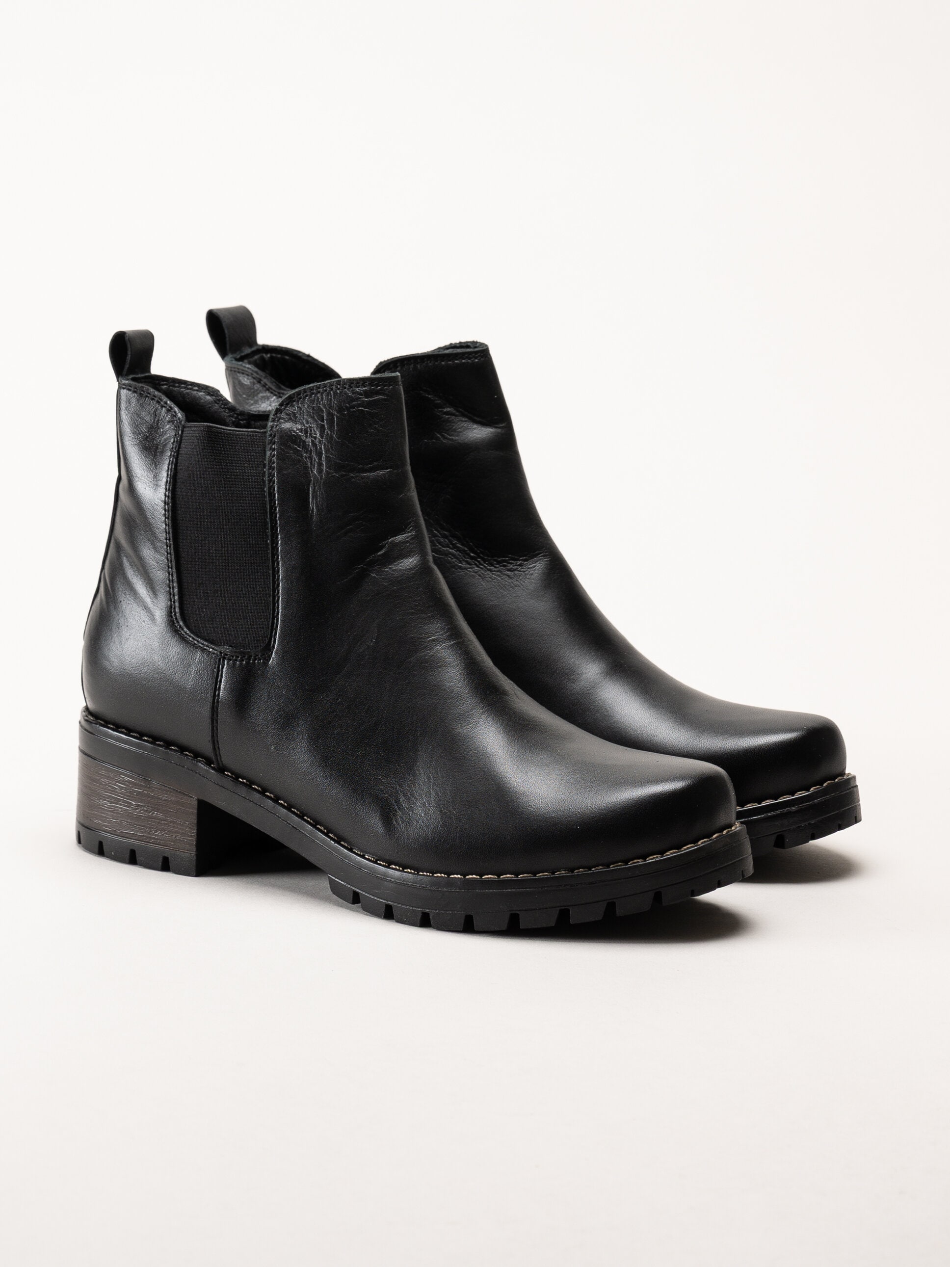 Charlotte of Sweden - Svarta chelsea boots i skinn