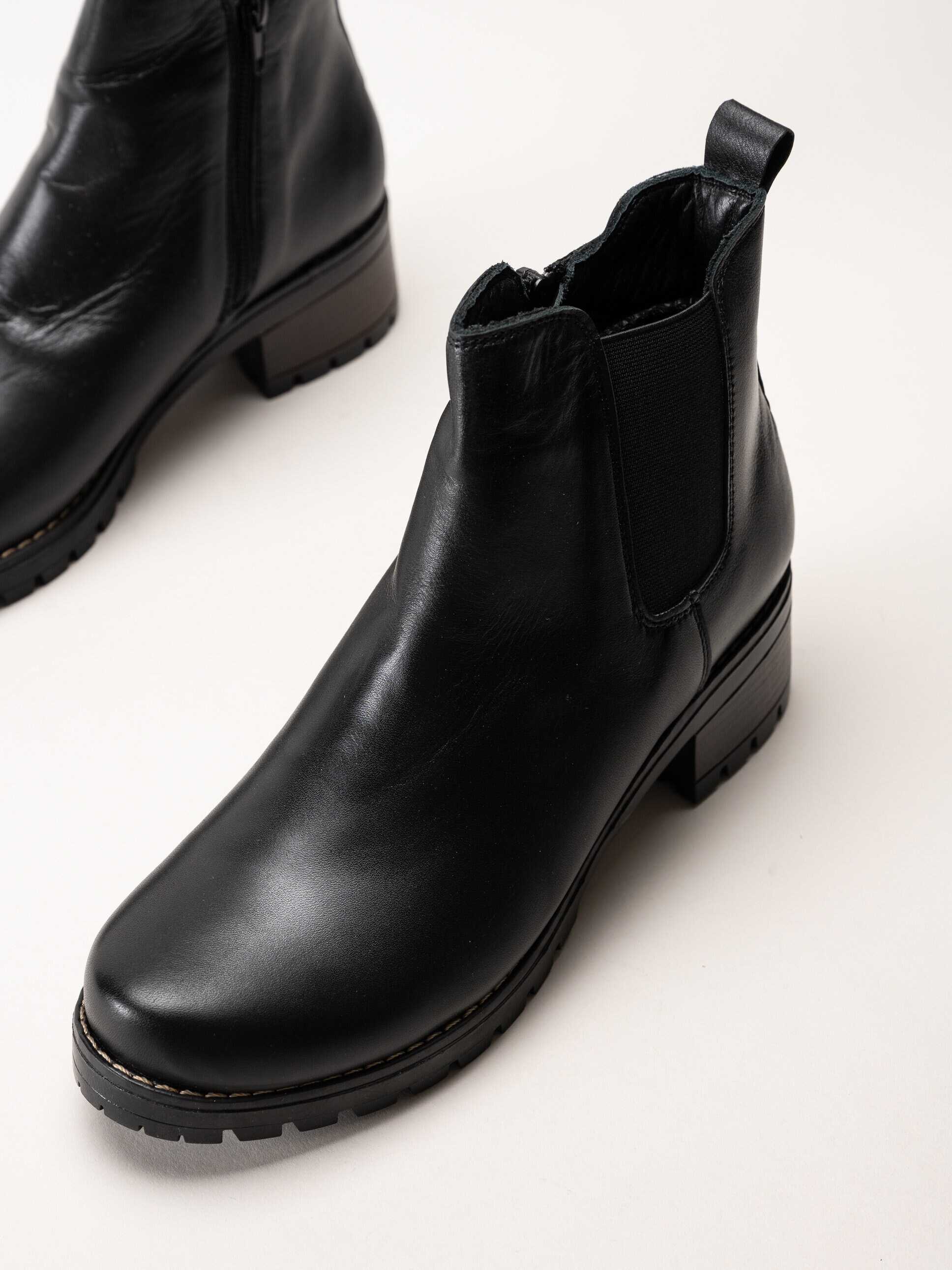 Charlotte of Sweden - Svarta chelsea boots i skinn
