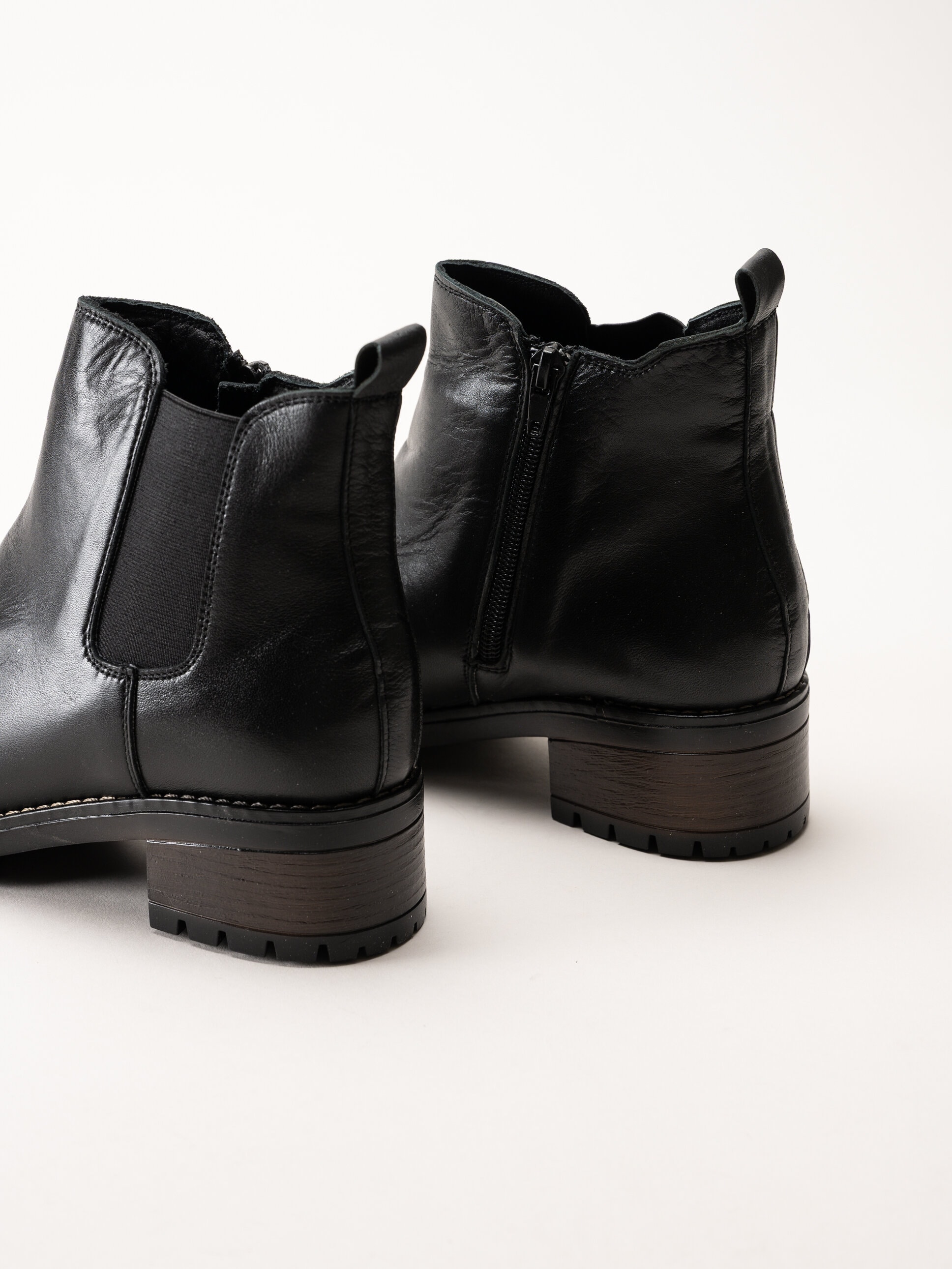 Charlotte of Sweden - Svarta chelsea boots i skinn