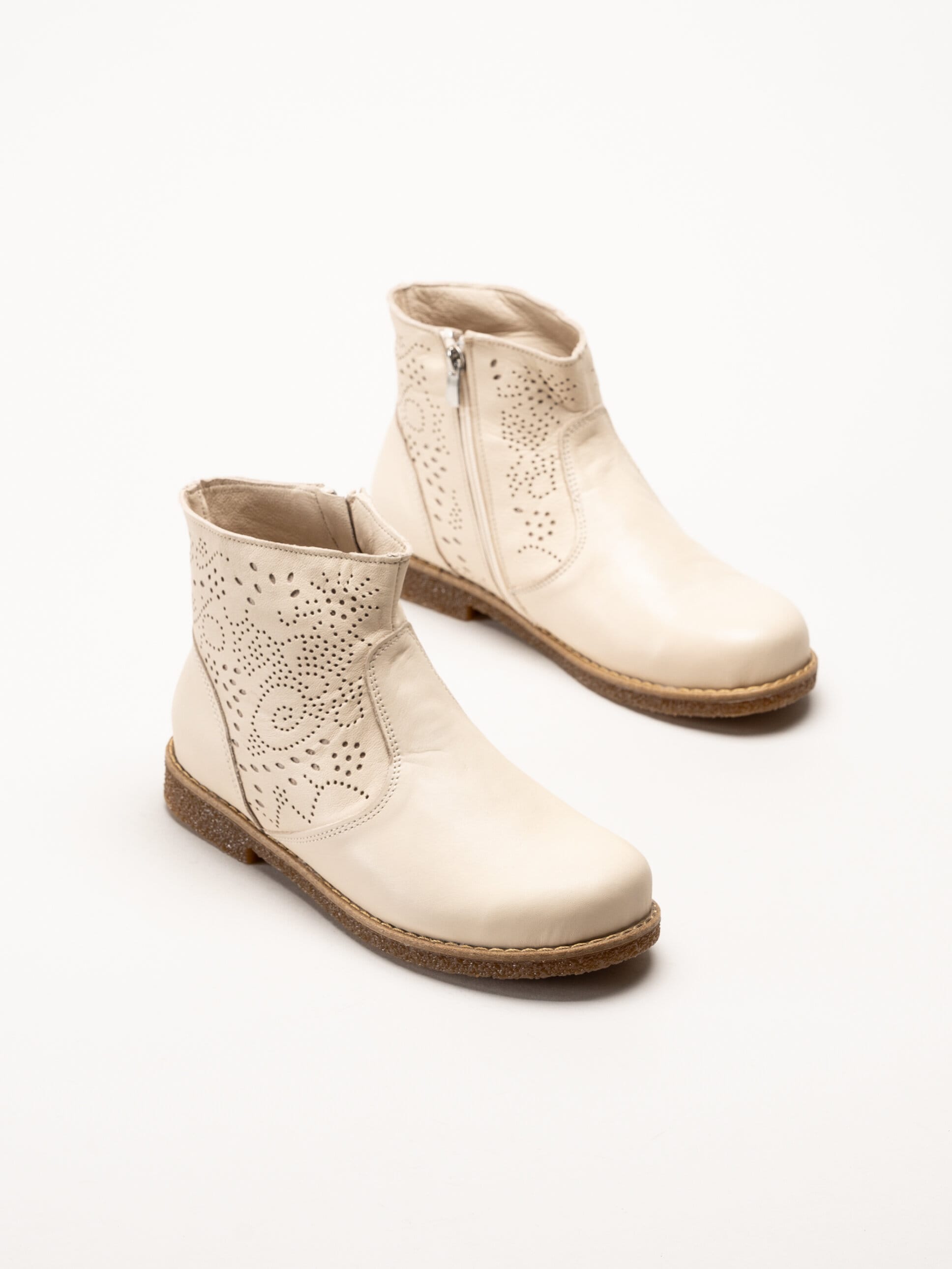 Charlotte of Sweden - Offwhite boots i skinn