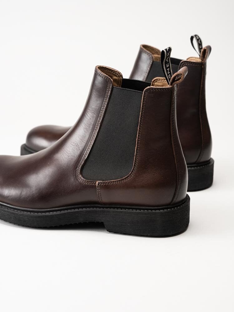 Sneaky Steve - Sense - Bruna chelsea boots i skinn