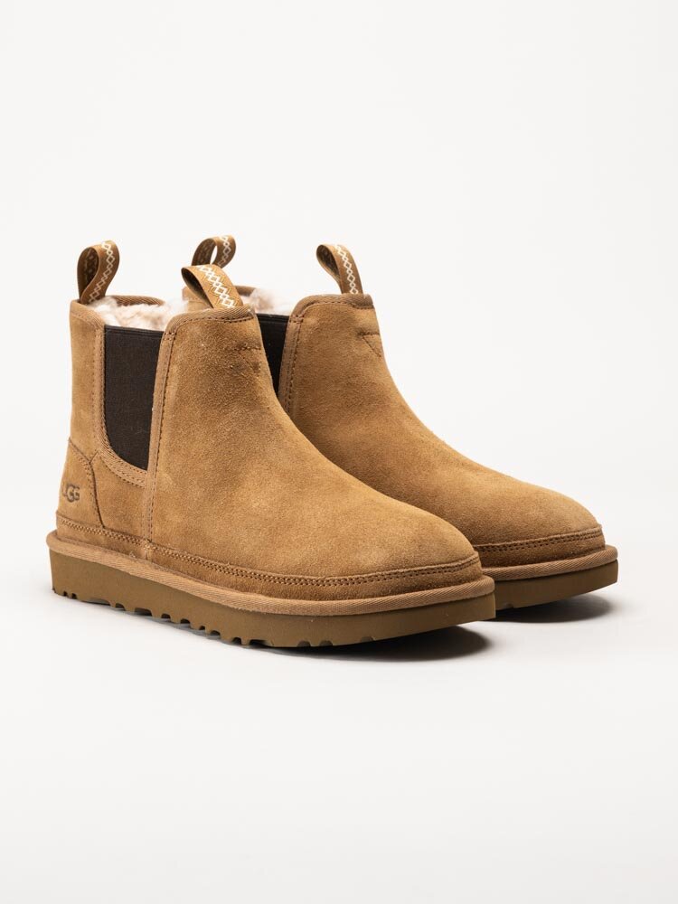 UGG - M Neumel Chelsea - Ljusbruna ullfodrade chelsea boots i mocka