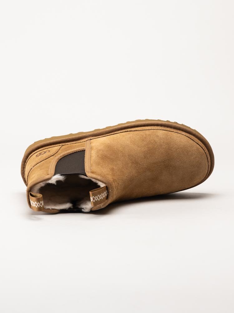 UGG - M Neumel Chelsea - Ljusbruna ullfodrade chelsea boots i mocka