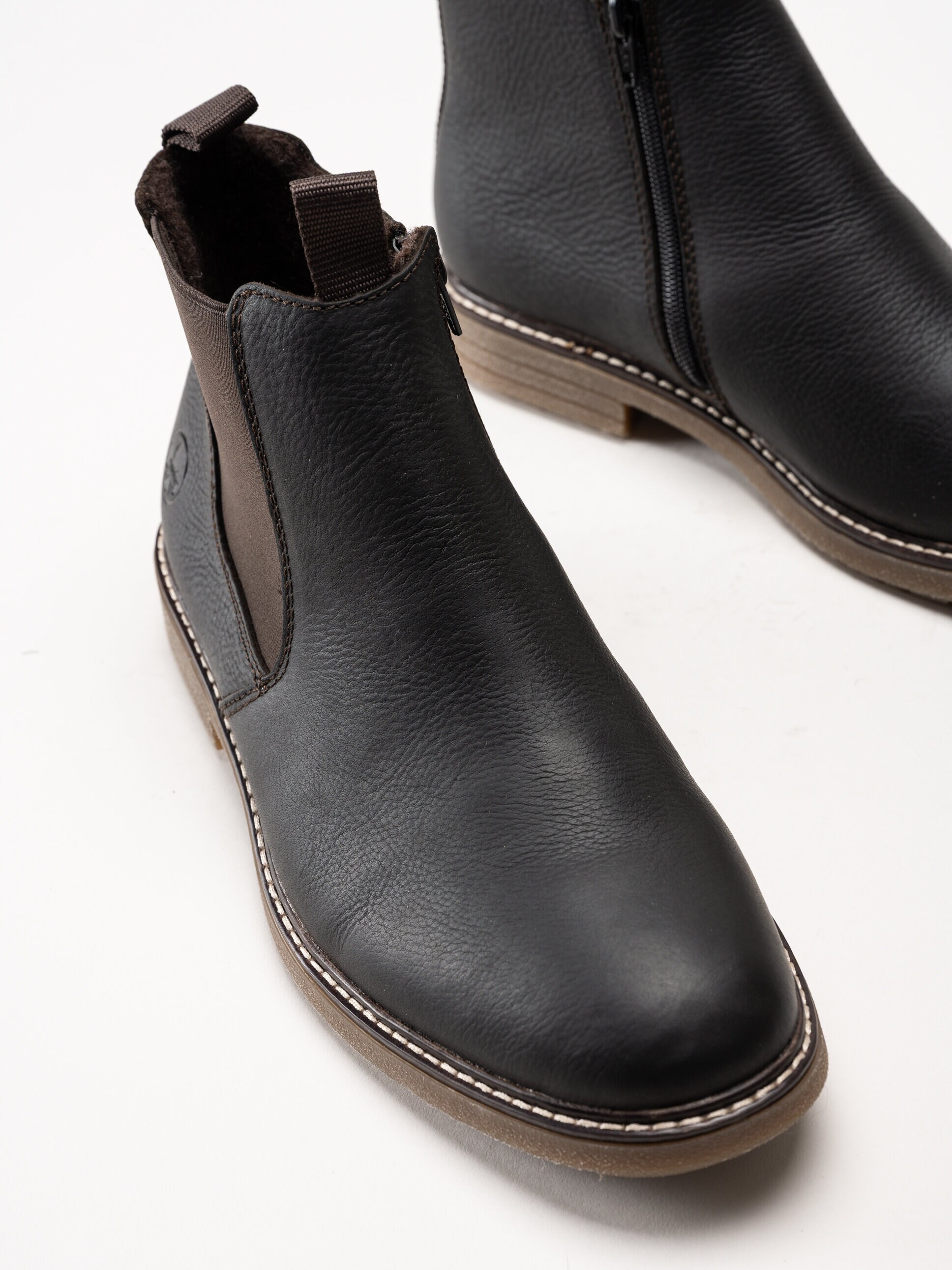 Rieker - Mörkbruna chelsea boots i oljat skinn