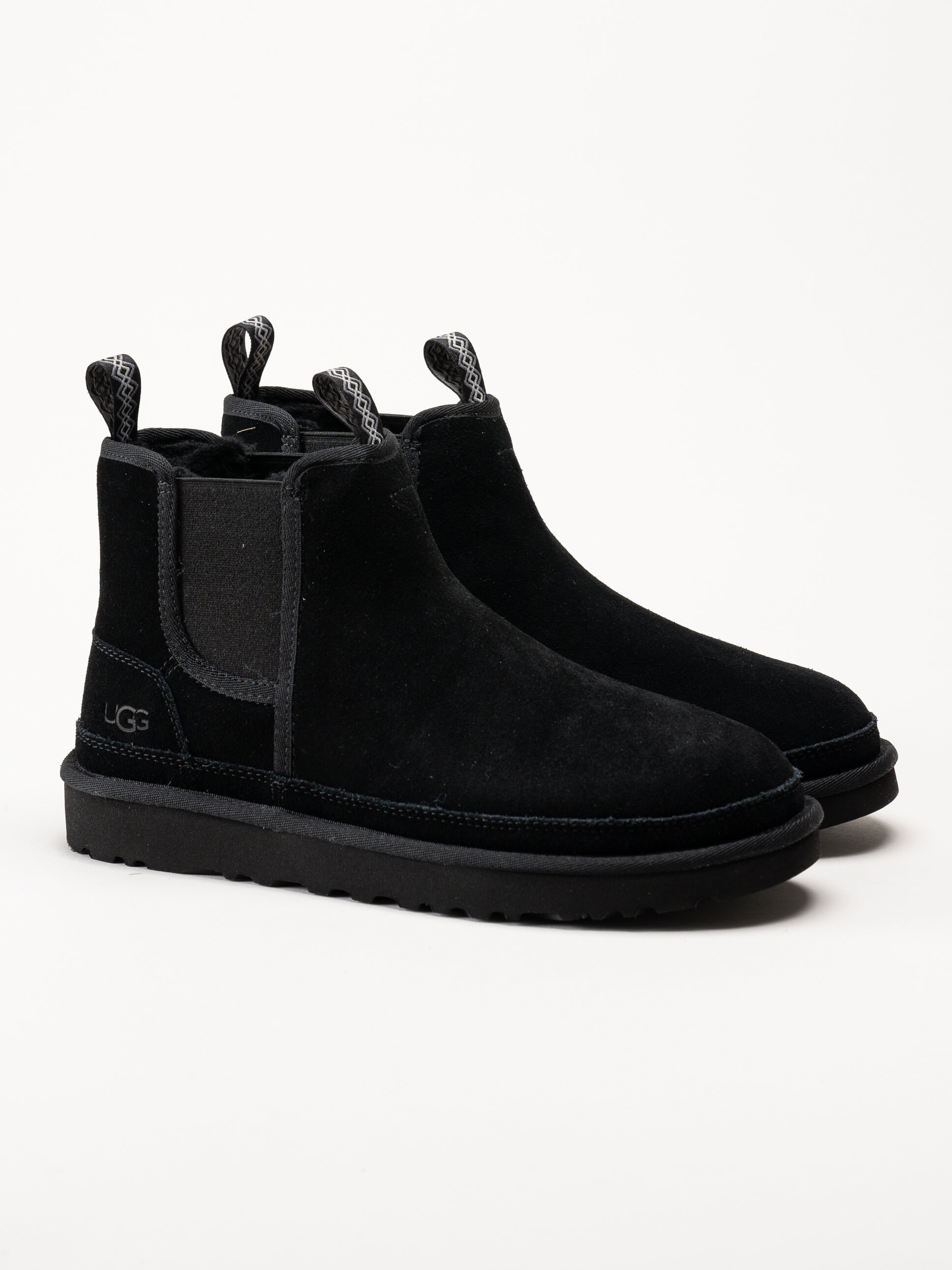 UGG - M Neumel Chelsea - Svarta chelsea boots i mocka med ullfoder