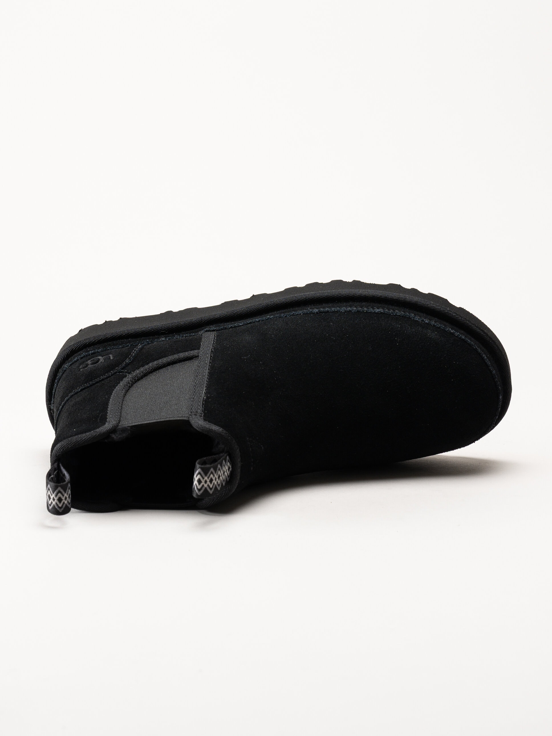 UGG - M Neumel Chelsea - Svarta chelsea boots i mocka med ullfoder