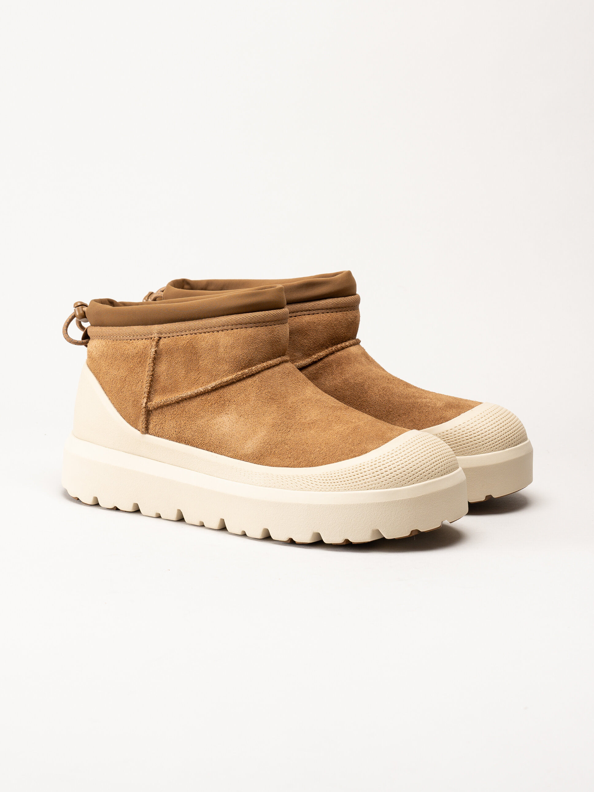 UGG - M Cl Ultra Mini Weather Hybrid - Ljusbruna ullfodrade boots