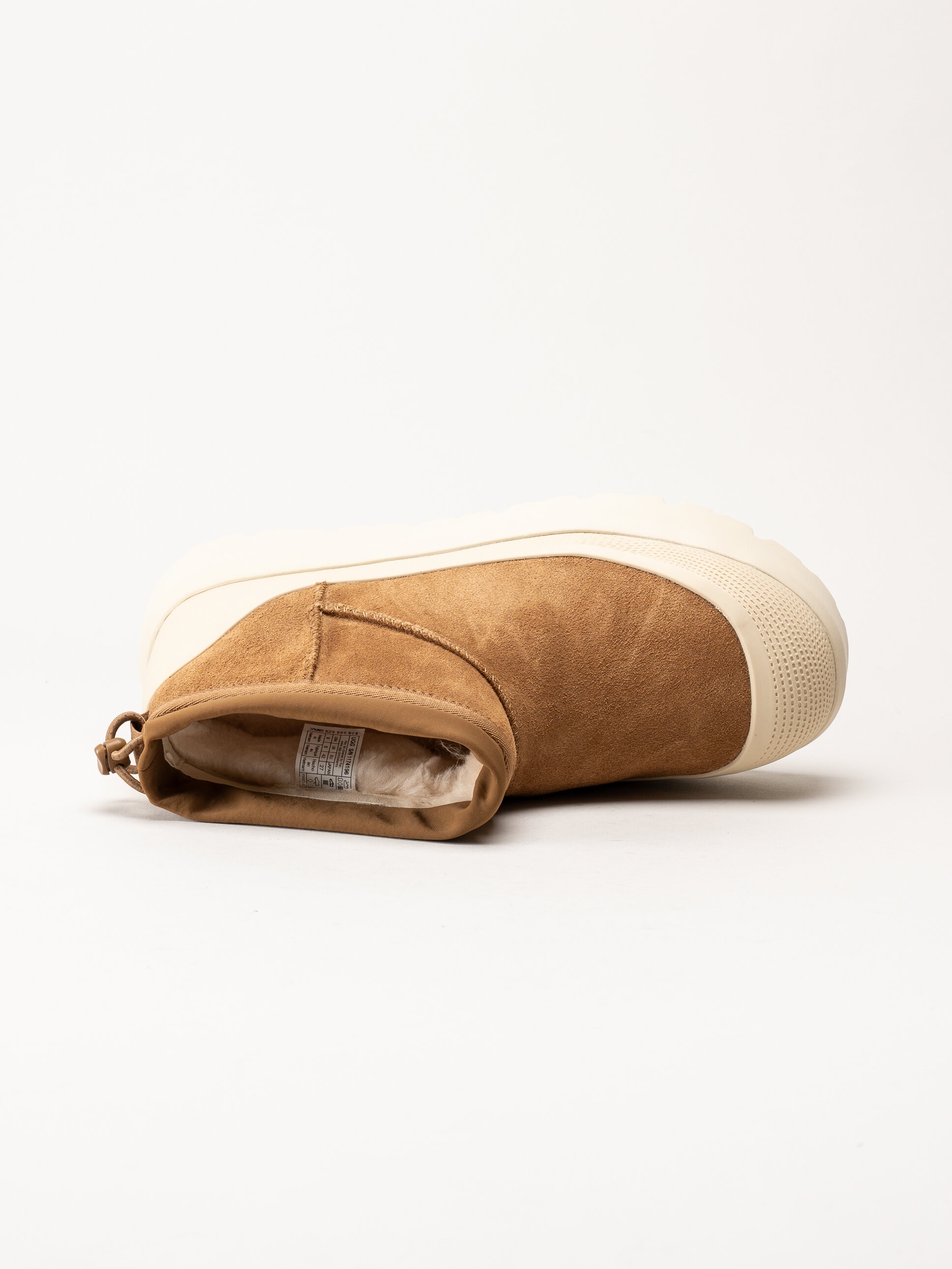 UGG - M Cl Ultra Mini Weather Hybrid - Ljusbruna ullfodrade boots