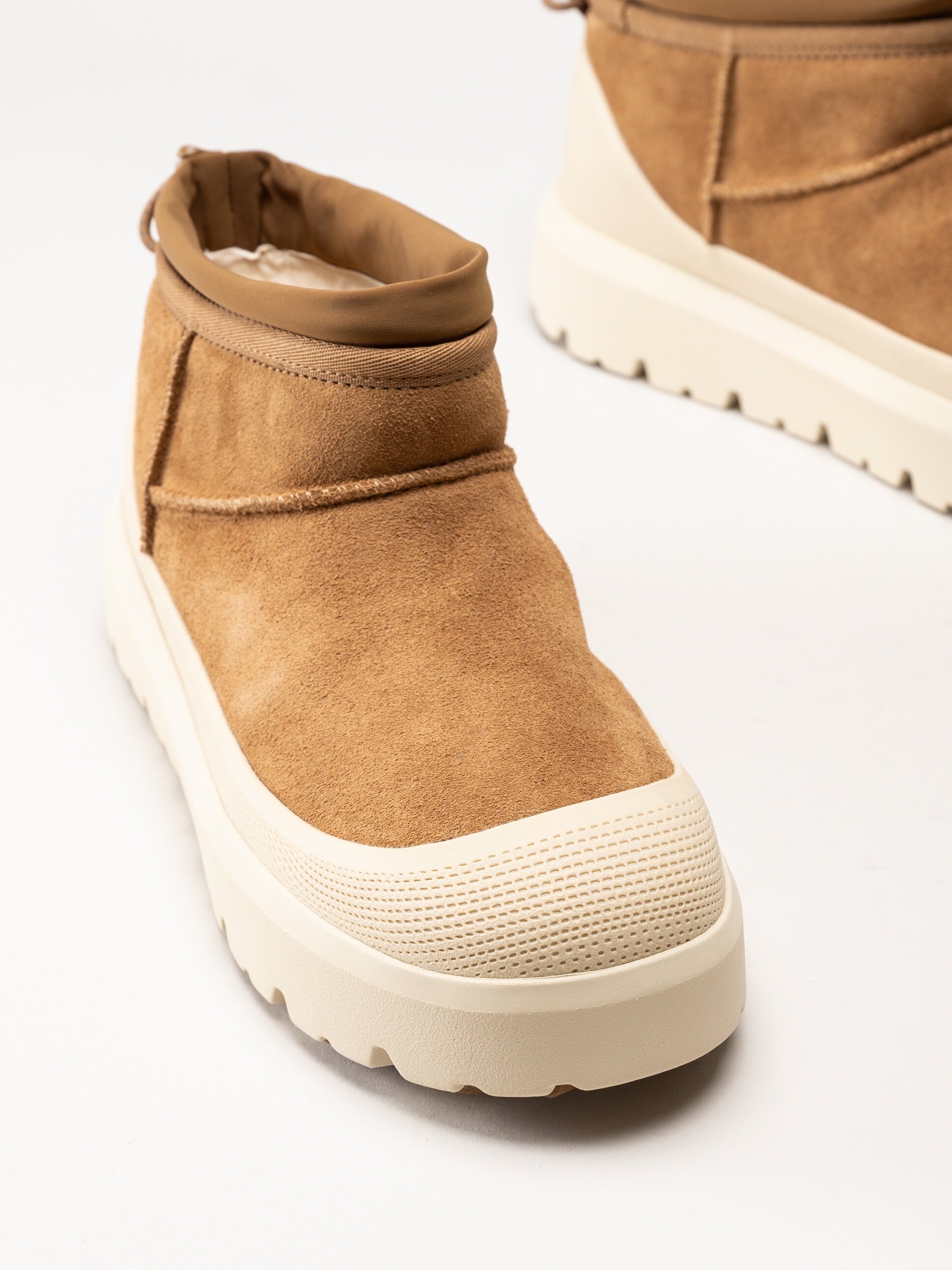 UGG - M Cl Ultra Mini Weather Hybrid - Ljusbruna ullfodrade boots