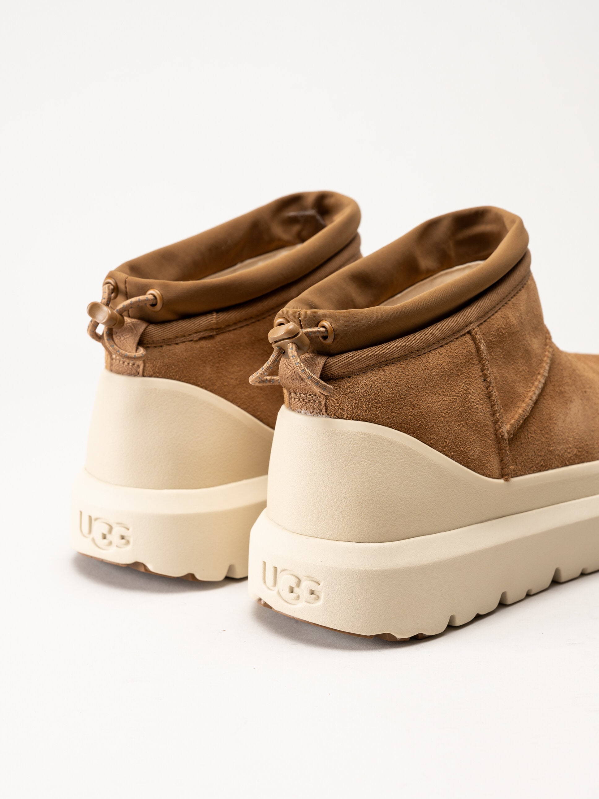 UGG - M Cl Ultra Mini Weather Hybrid - Ljusbruna ullfodrade boots