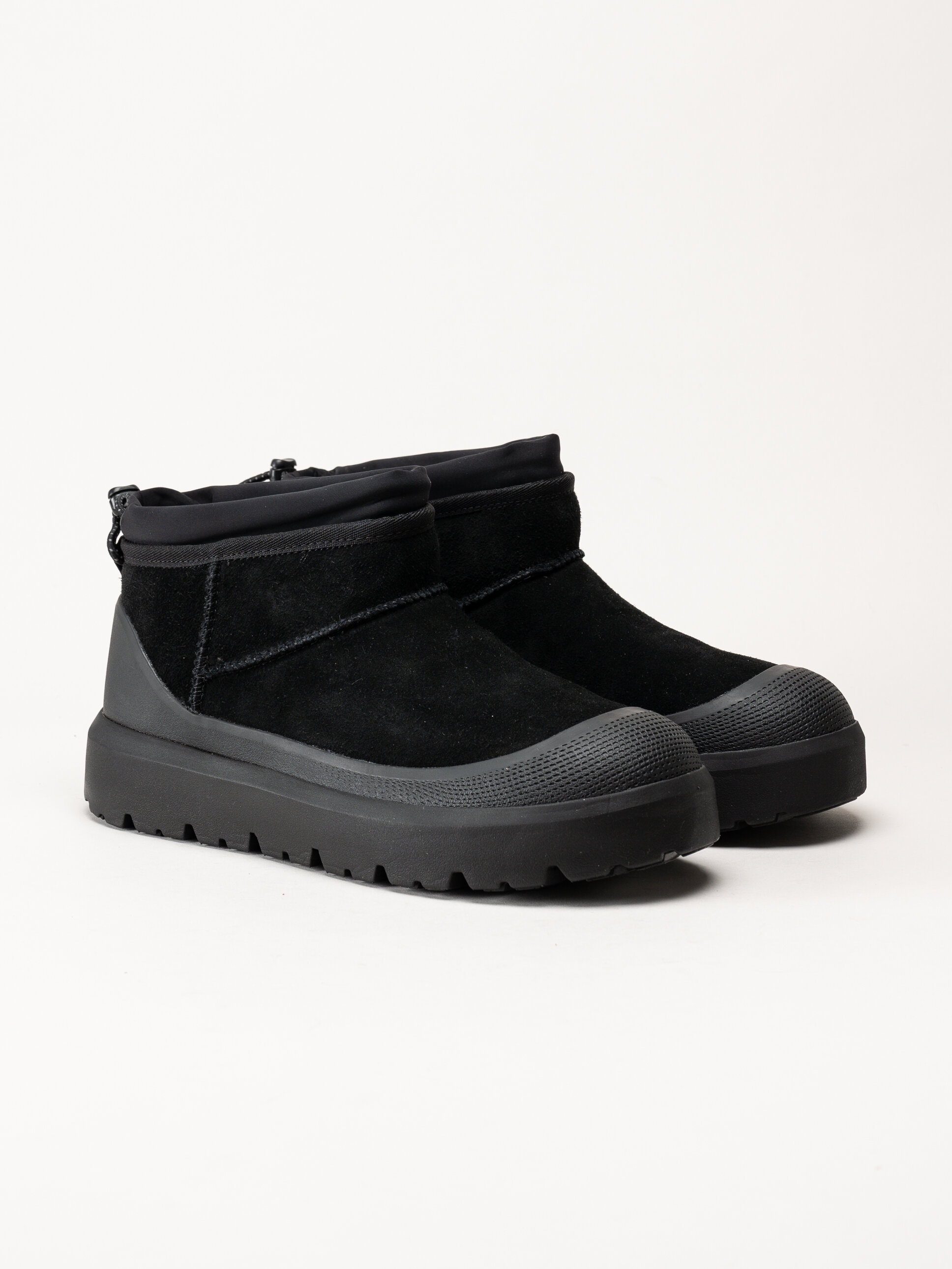 UGG - M Cl Ultra Mini Weather Hybrid - Svarta ullfodrade boots