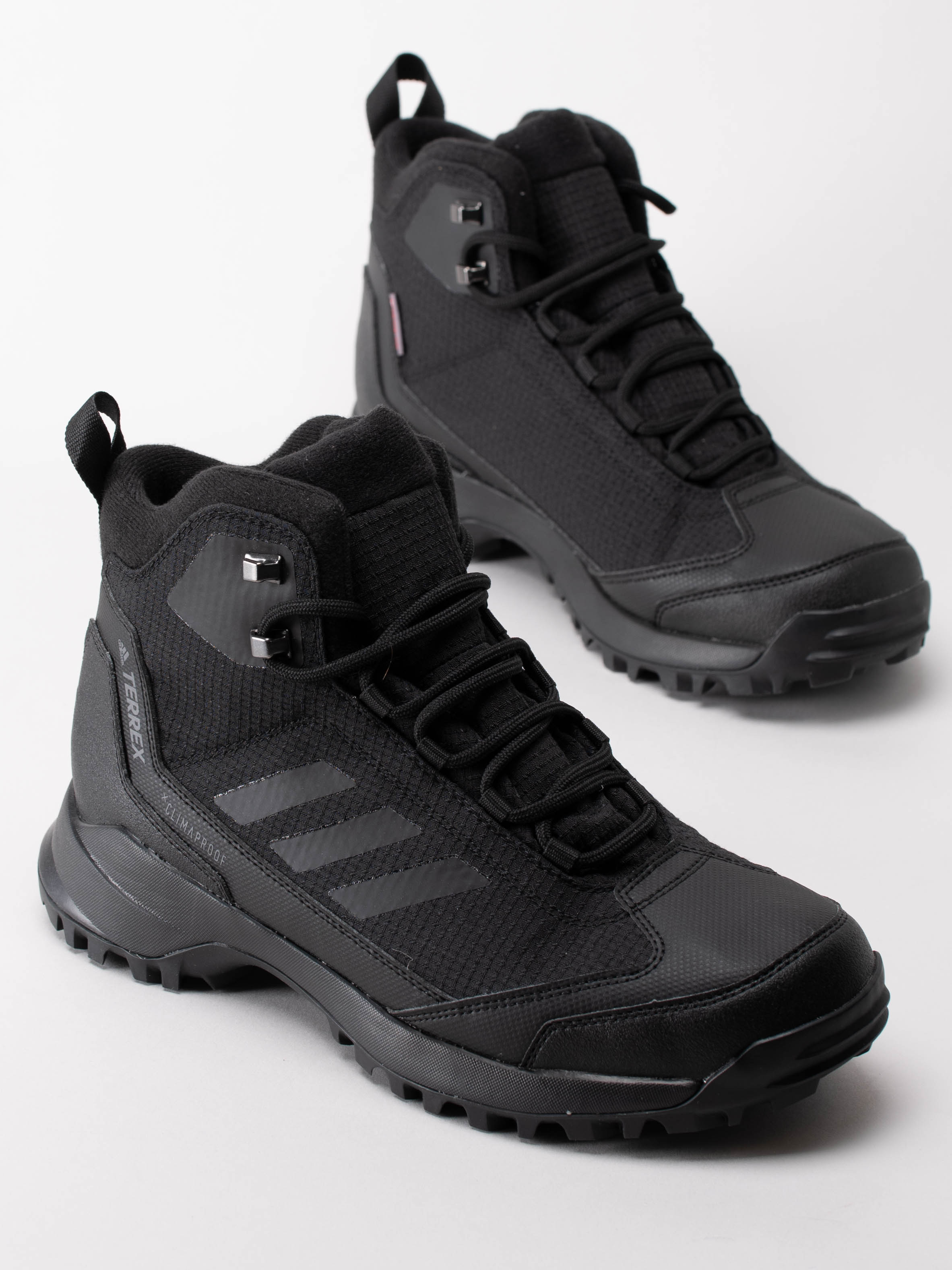12203003 Adidas Terrex Frozetrack Mid Core Black Svarta promenadskor med grov sula-6