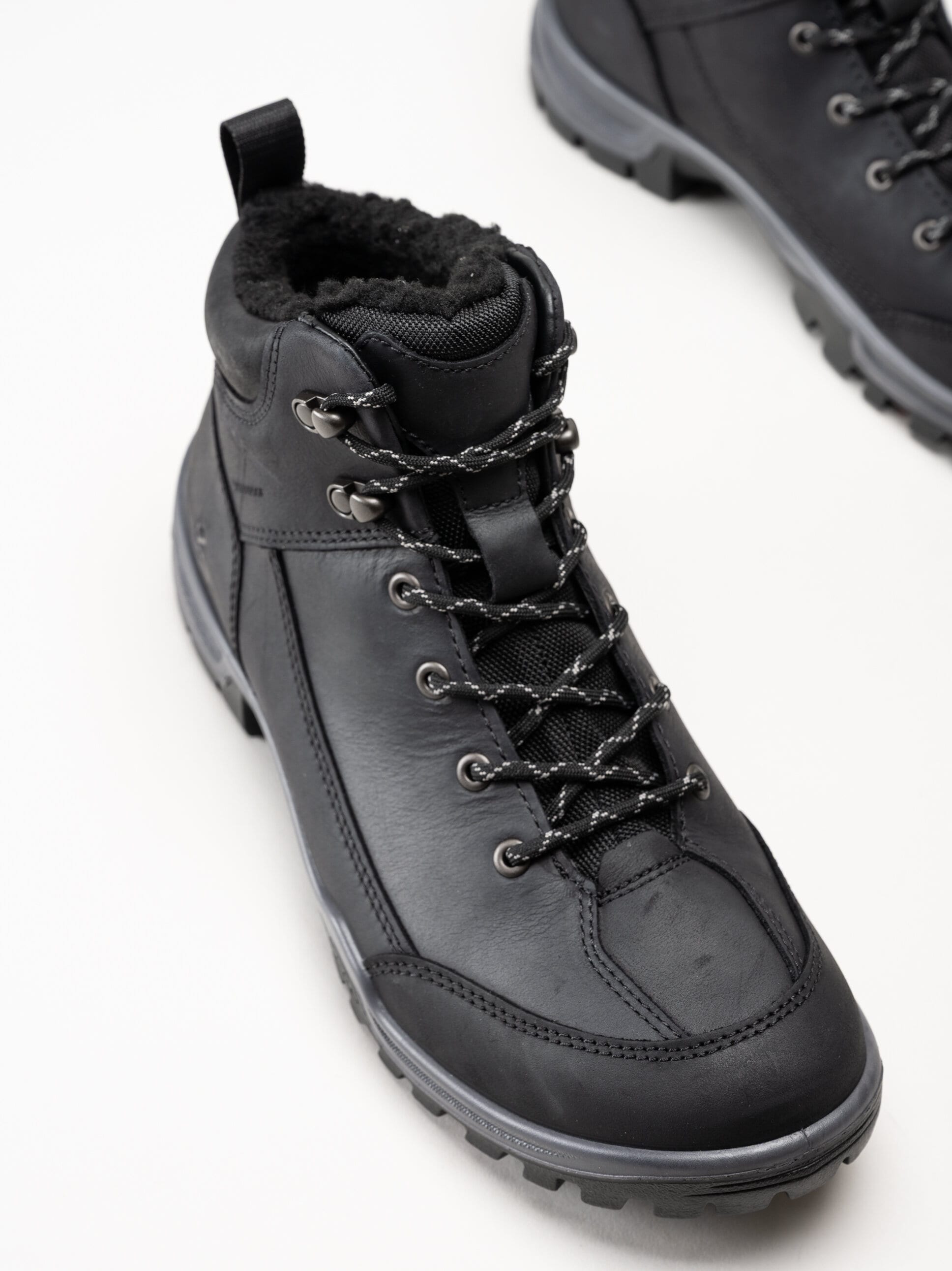 Ecco - Xpedition III WP - Svarta vandringskängor i oljad nubuck