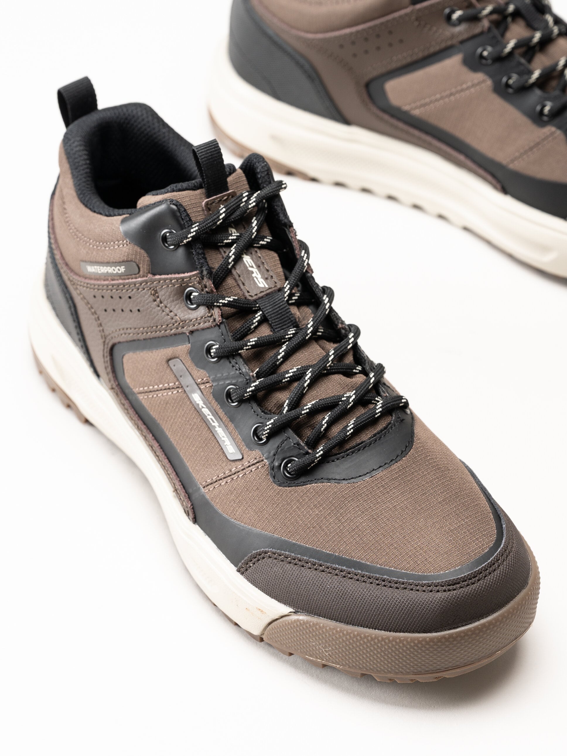 Skechers - Urban Street Hiker - Bruna vattentäta promenadskor