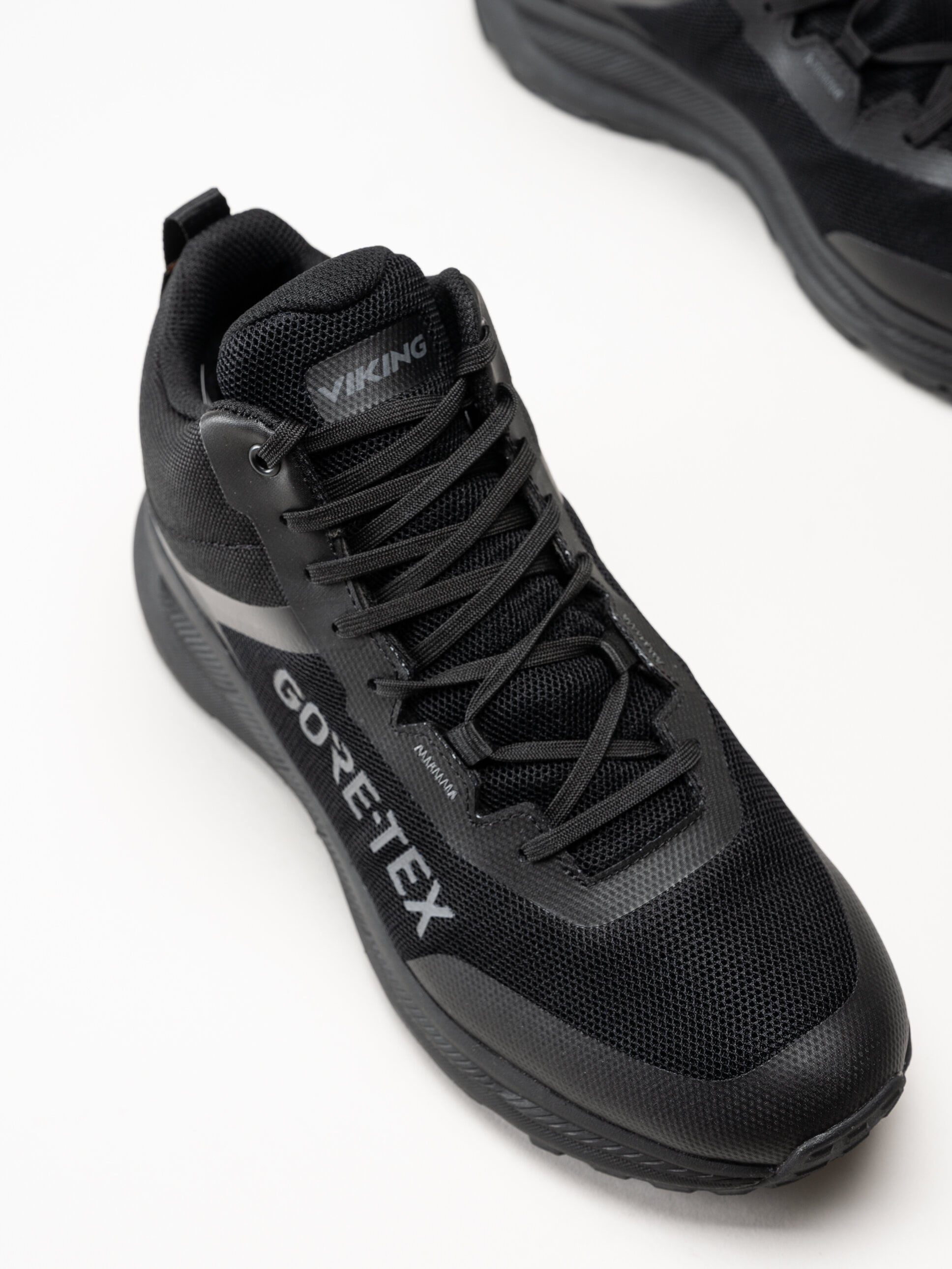Viking Footwear - Stride Mid GTX - Svarta vandringsskor  i Gore-tex