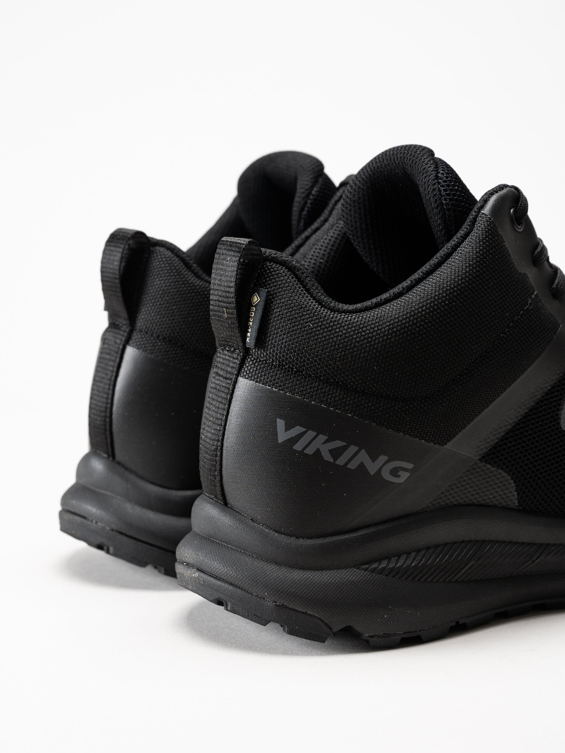 Viking Footwear - Stride Mid GTX - Svarta vandringsskor  i Gore-tex