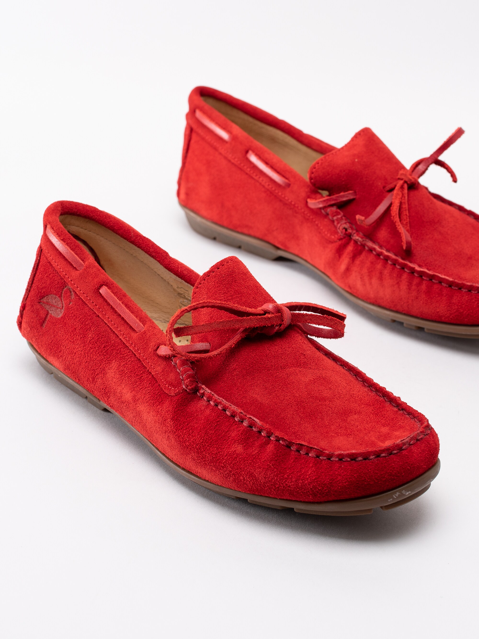 13191058 Luis Stockholm Loafers Red röda mockaloafers med rosett-6