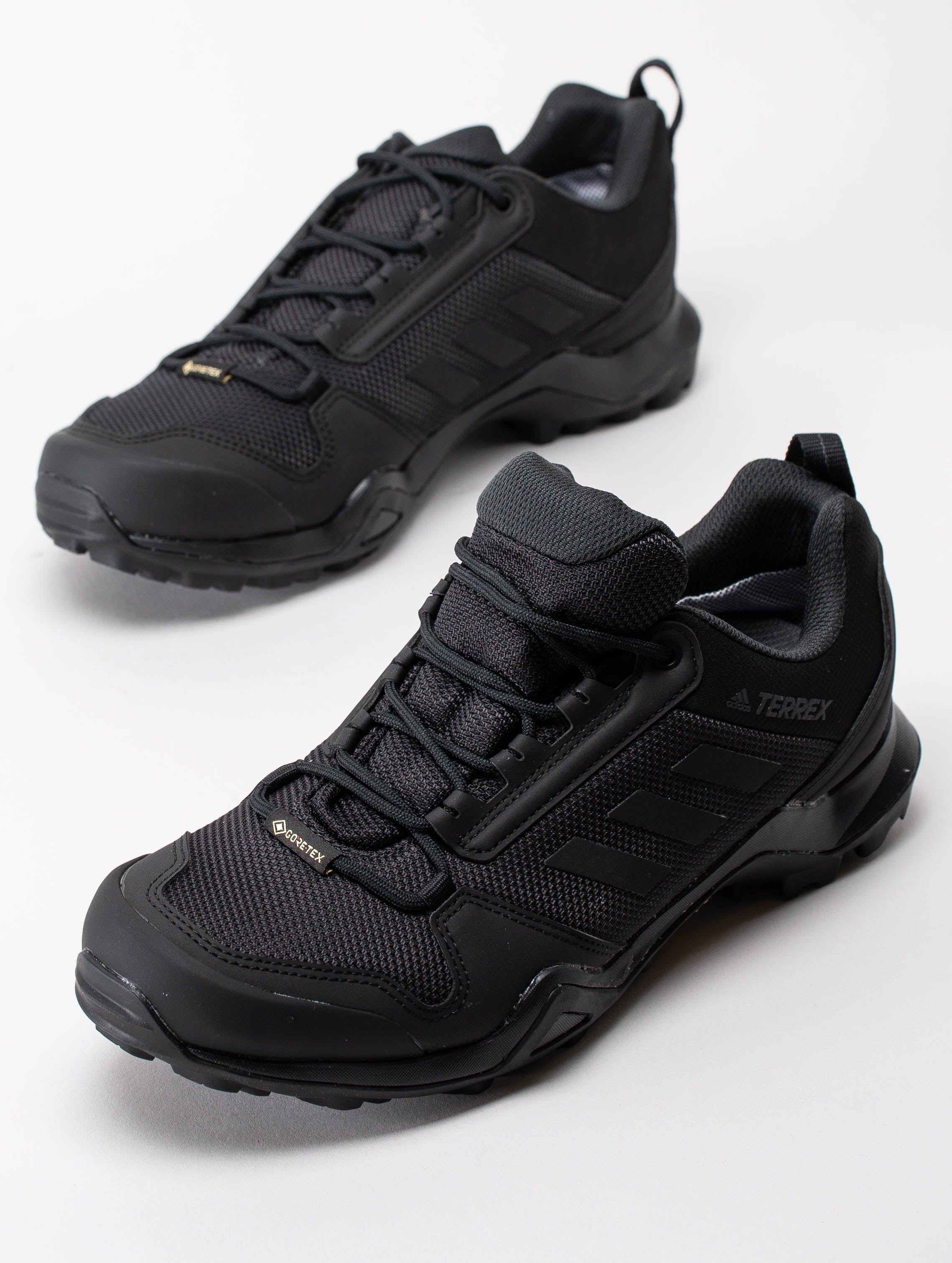 13203001 Adidas Terrex Ax3 GTX Core Black Svarta promenadskor med grov sula och Gore-Tex-6